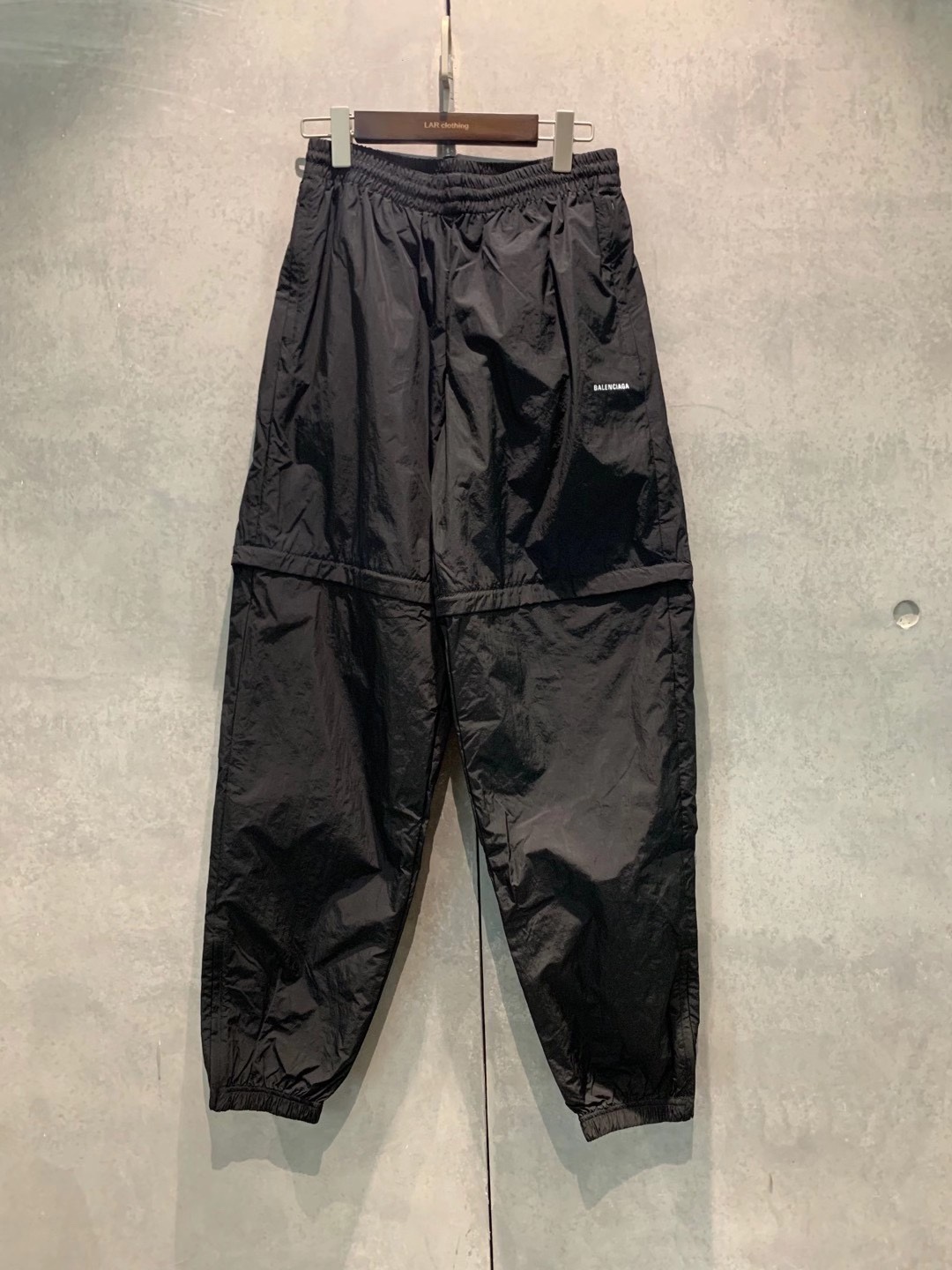 Pantalones deportivos negros con logo pequeño, dos secciones, P165, envío inmediato