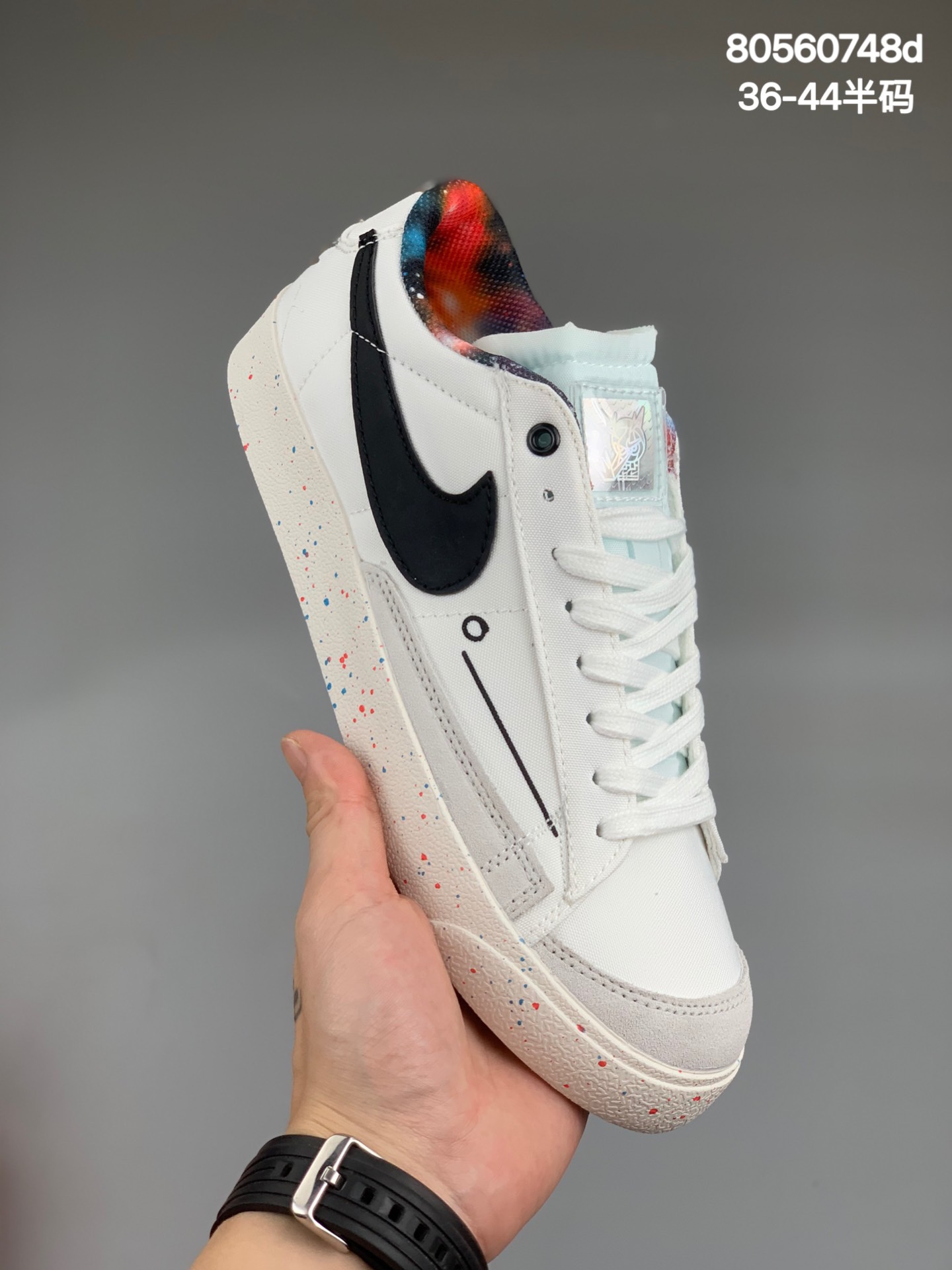 
Nike Blazer Low ’1977 VNTG SS经典开拓者低帮百搭休闲运动板鞋，采用环保材料的大底 独特的鞋面连者鞋底印刷，演绎出了这个配色的独特风格，眼前的新设计选用皮质。配出当下流行的阴阳元素。呈现属于现代潮流的美感。货号: DA6364-101
尺码：36 36.5 37.5 38 38.5 39 40 40.5 41 42 42. 43 44
编码:80560748d