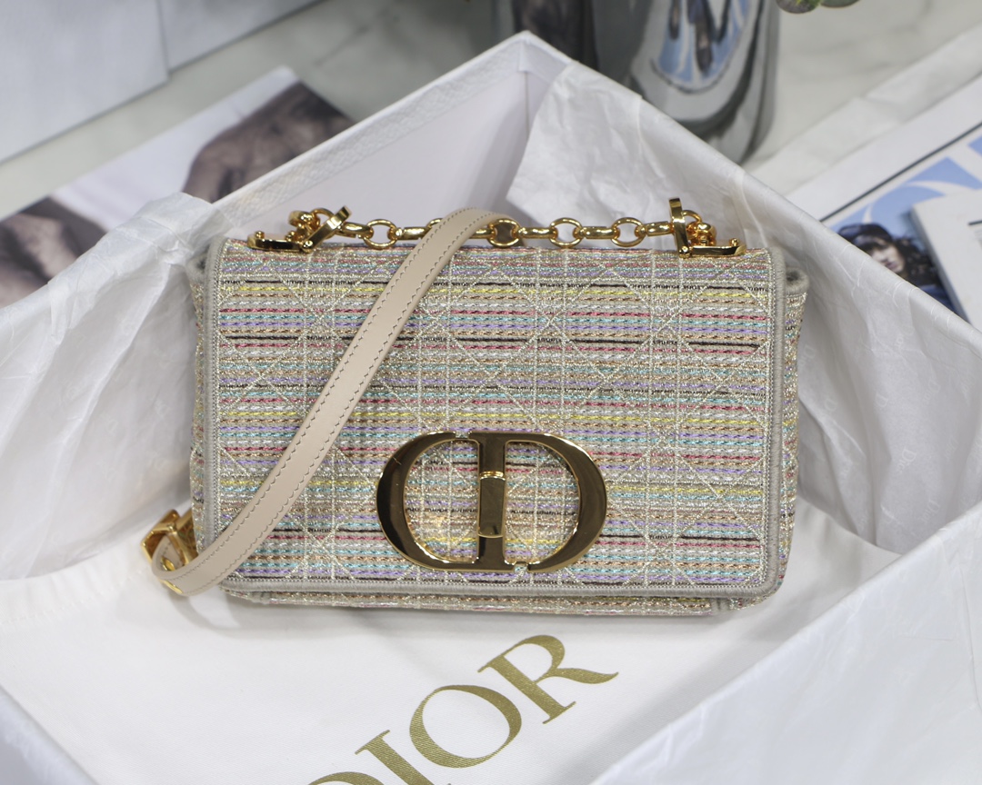 Dior Caro сумка на цепочке с вышивкой в стиле каннаж