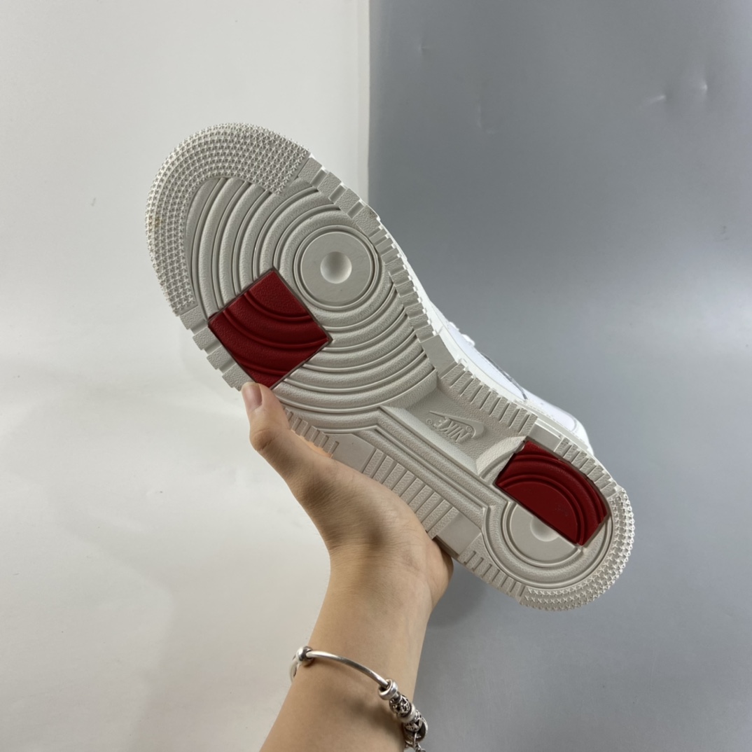 P200  NIKE Air Force 1 Pixel 解构风空军一号低帮休闲板鞋 DK6649-105
