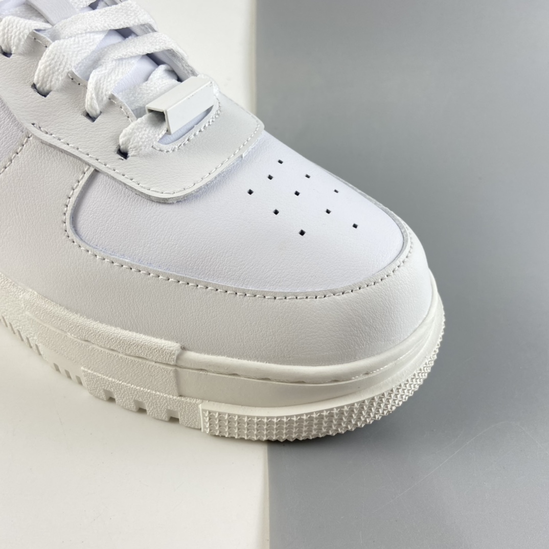 P200  NIKE Air Force 1 Pixel 解构风空军一号低帮休闲板鞋 DK6649-105
