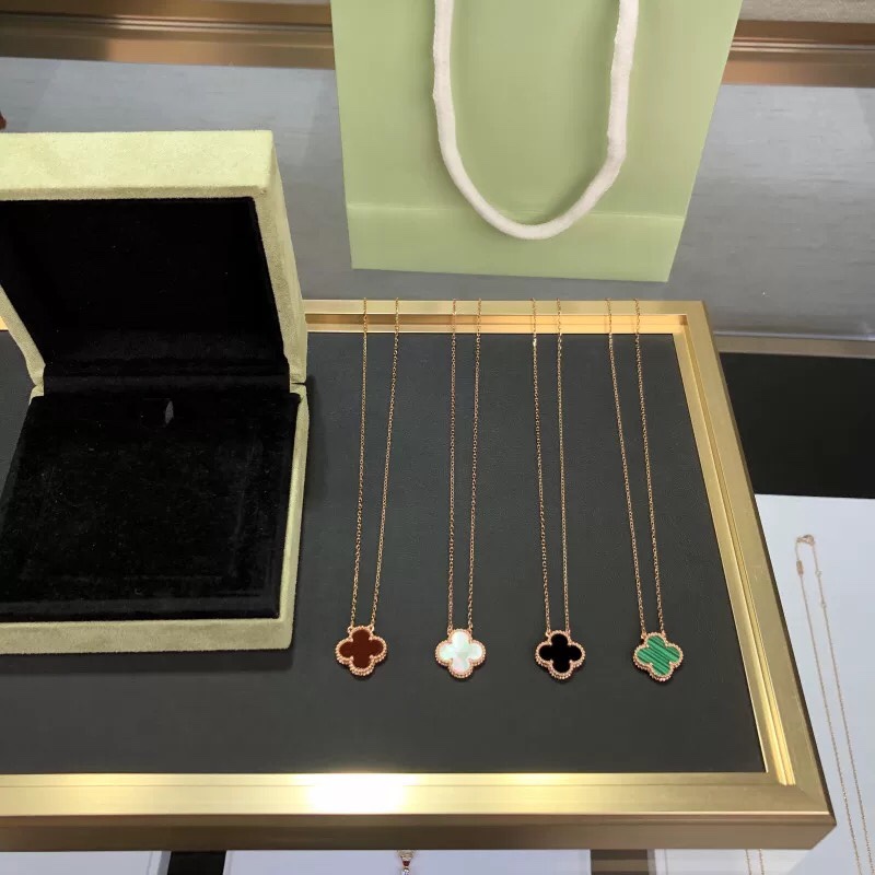 NO:104591,Recommended Mother's Day gifts, genuine purchases, original diamond buckle, highest level vca four-leaf clover, necklace is made of sterling silver, thick gold plated, high-definition lettering, the latest original diamond buckle, Vac necklace, necklace, pure silver19860909母亲节礼物推荐 代购正品 原版菱形扣 最高级别 vca 四叶草 项链材质为纯银镀厚金, 高清刻字,专柜最新款原装菱形◇扣,Vac项链,necklace,pure silver,Jewelry