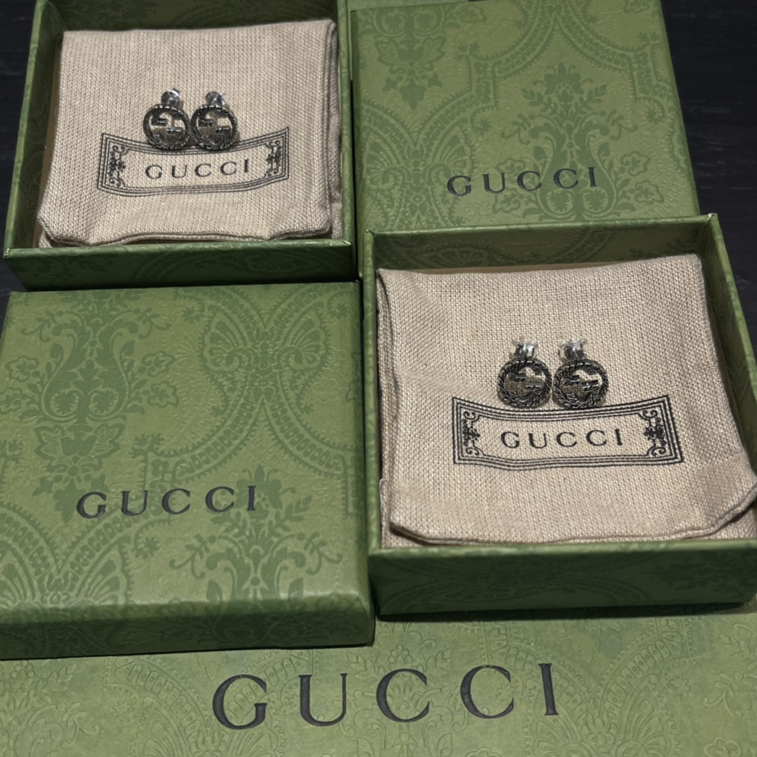 NO:102887,Antique sterling silver carved three-dimensional double G pattern, earrings, various good-looking wear pictures, the most classic and versatile, you can choose it without mistake, Gucci earrings, gucci, pure silver19860909仿古纯银雕花立体双G图案 耳钉 各种好看的佩戴图 最经典百搭的 选它不会错,古驰耳钉,gucci,pure silver,Jewelry