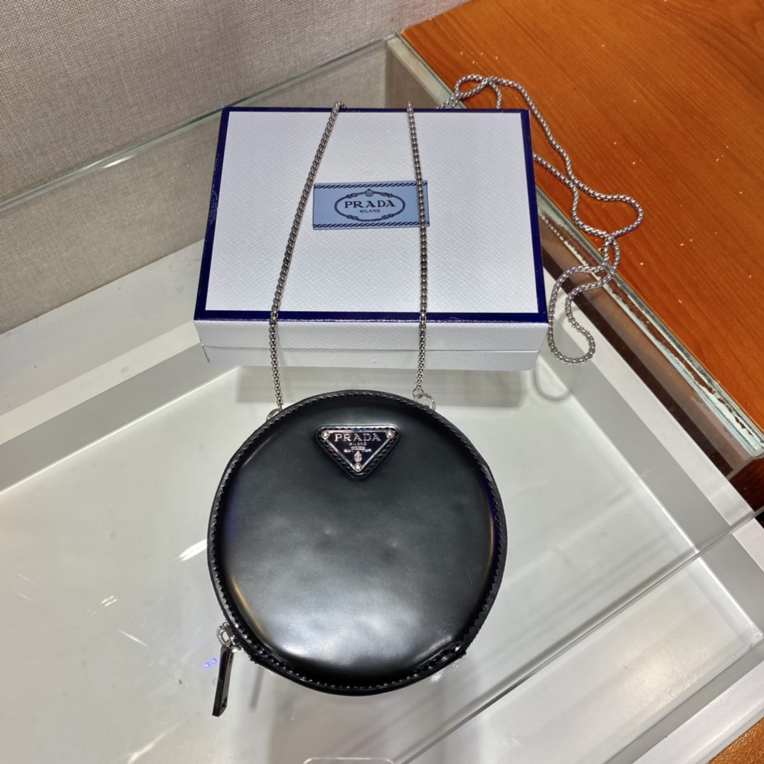 PRADA普拉达亮面皮革亮面小圆形零钱包1NR003