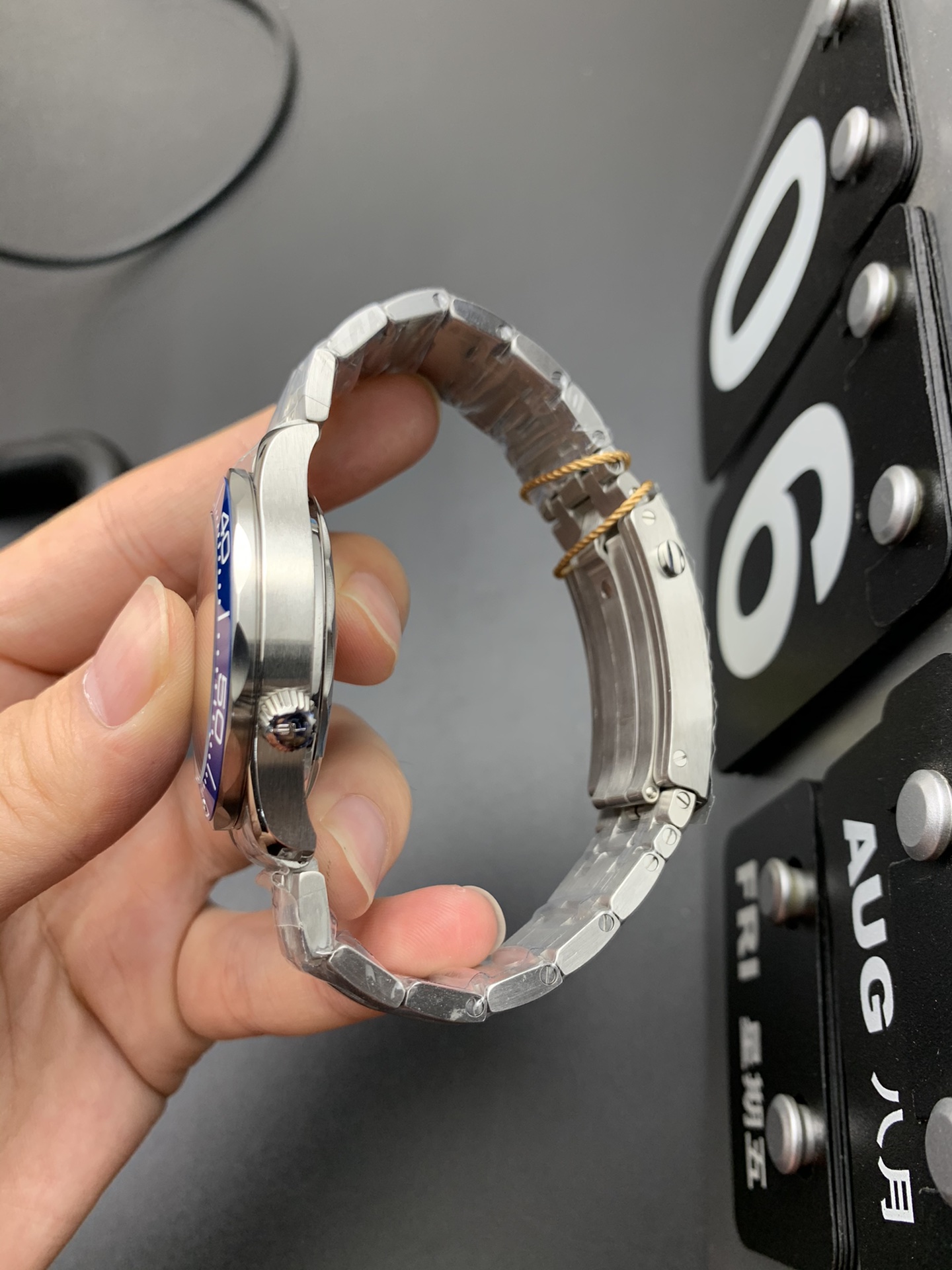 Omega 蓝灰海马
