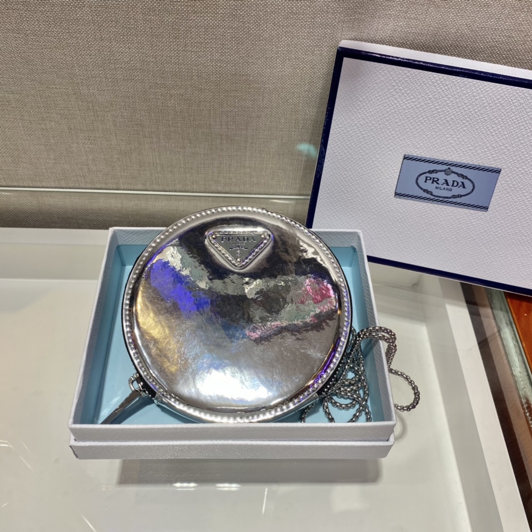 PRADA普拉达亮面皮革亮面小圆形零钱包1NR003