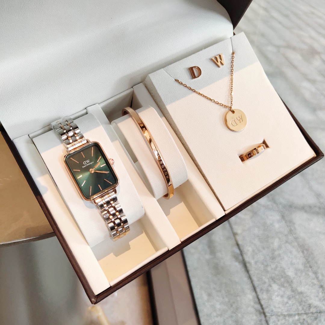 Daniel Wellington Classic Five-Piece Set: Exaggerated Charm for Life Journeys