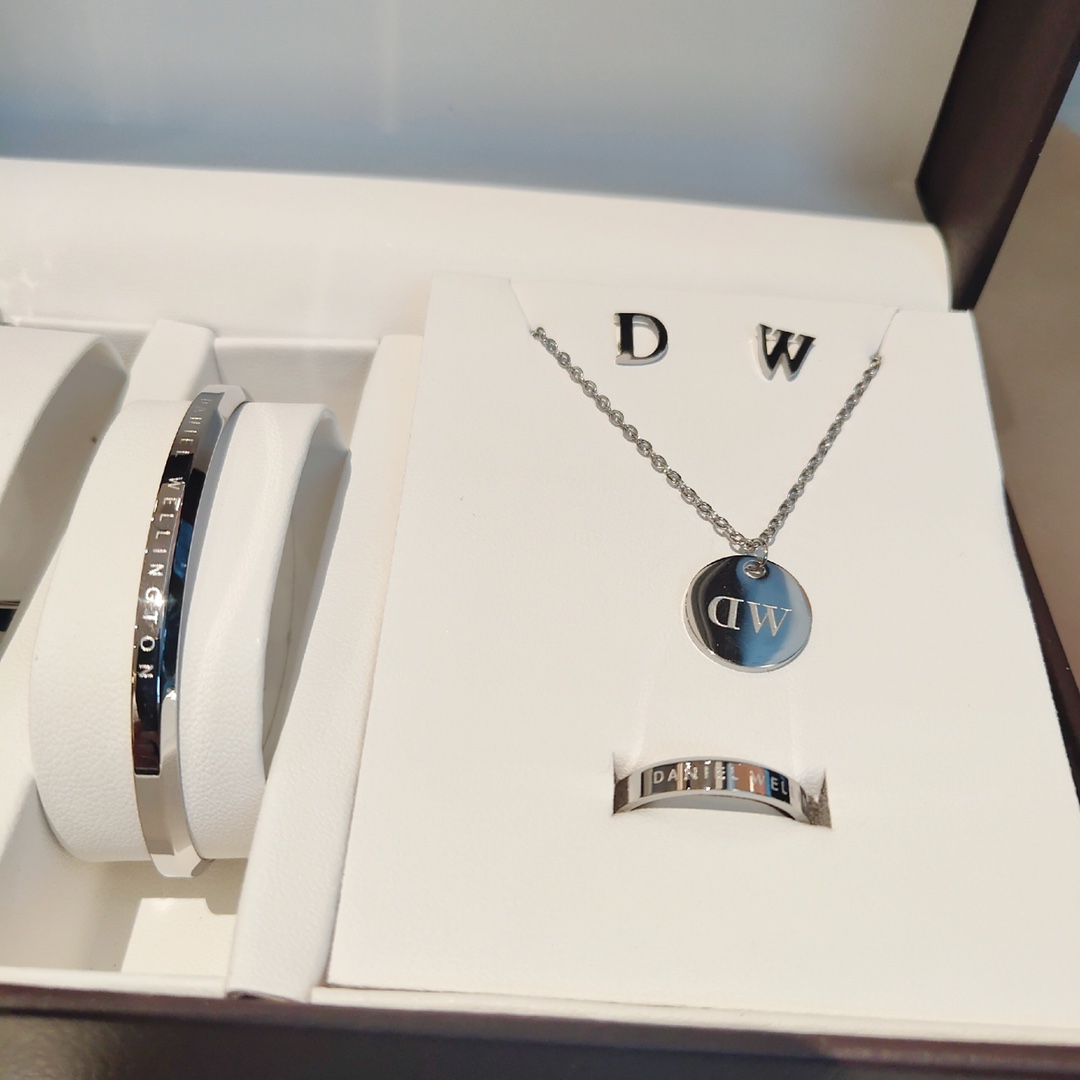 Daniel Wellington Lady Classic Set: Timeless Style in Five Pieces of High-End Custom Jewelry - 图片 5