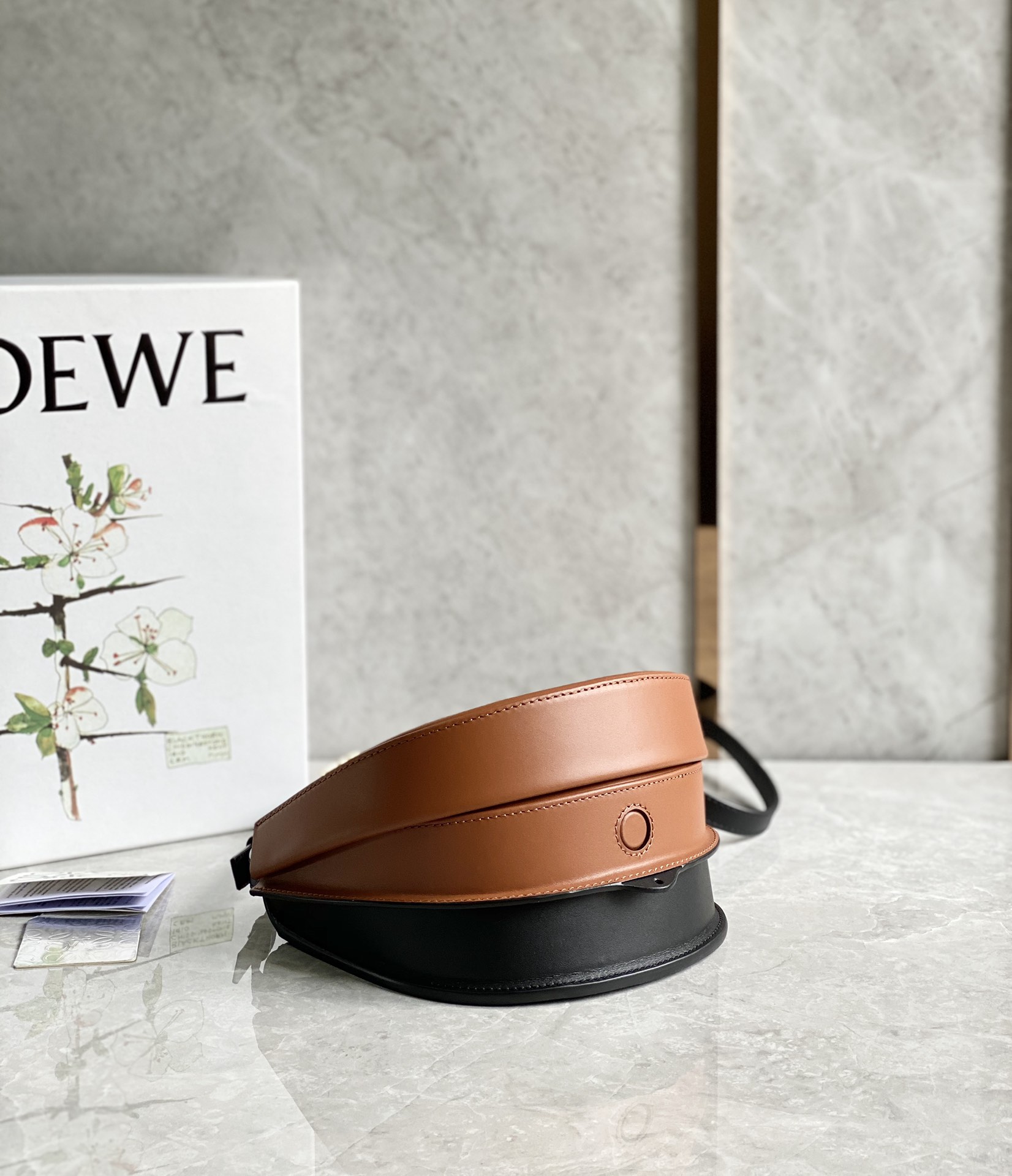 LOEWE罗意威 Heel duo系列单肩包 0508棕黑