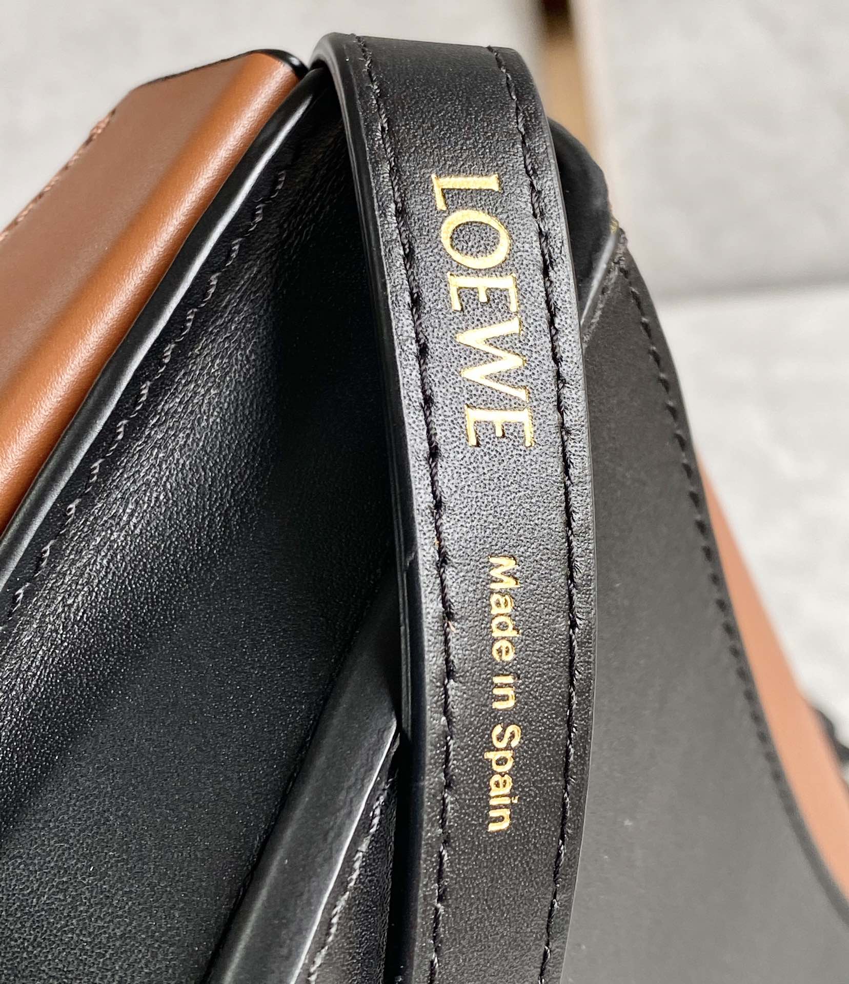 LOEWE罗意威 Heel duo系列单肩包 0508棕黑