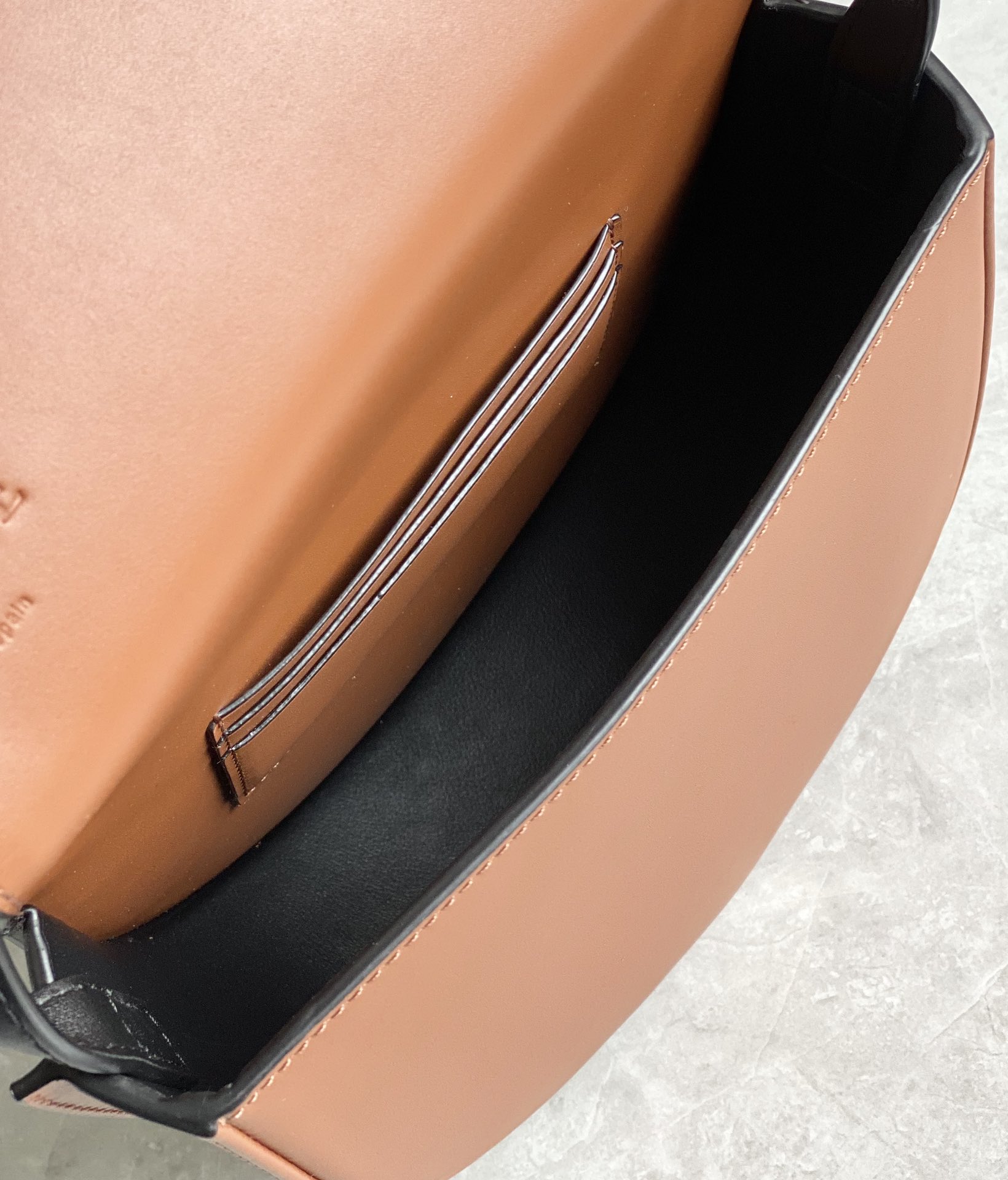 LOEWE罗意威 Heel duo系列单肩包 0508棕黑