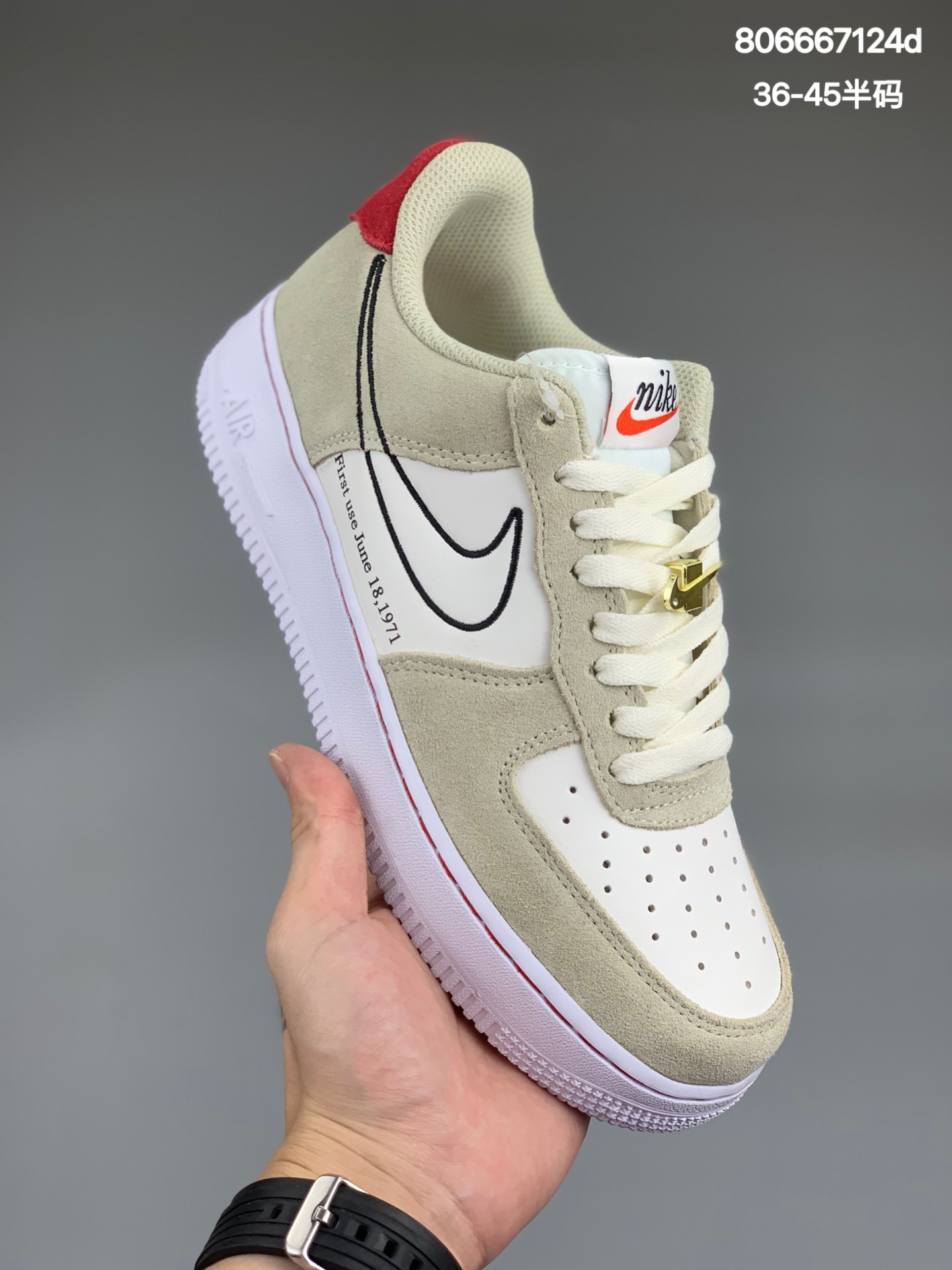 
Nike Air Force 1’07LV8