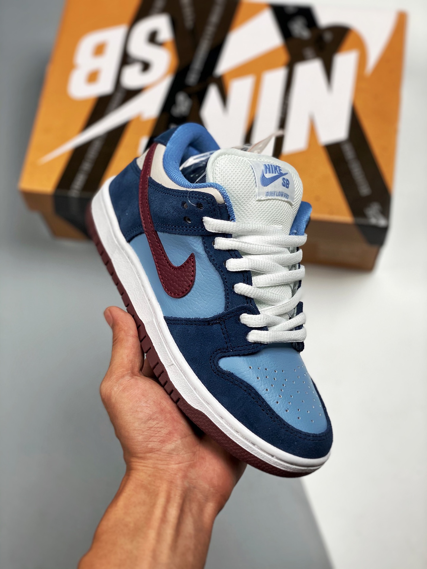 Nike Dunk SB Low FTC Finally Low Gris Azul Rojo, producido por una gran fábrica, muy recomendado👏 Material de capa sup…
