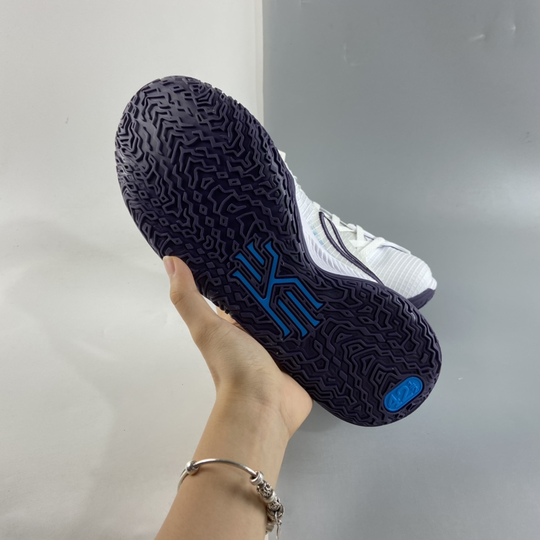P220  NIKE Kyrie Low 4 EP 欧文4代低帮实战篮球鞋 CZ0105-100