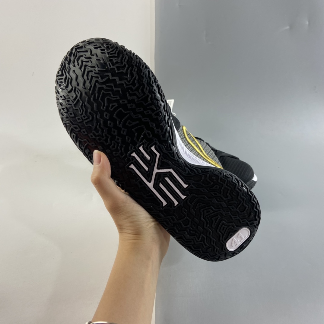 P220  NIKE Kyrie Low 4 EP 欧文4代低帮实战篮球鞋 CZ0105-001