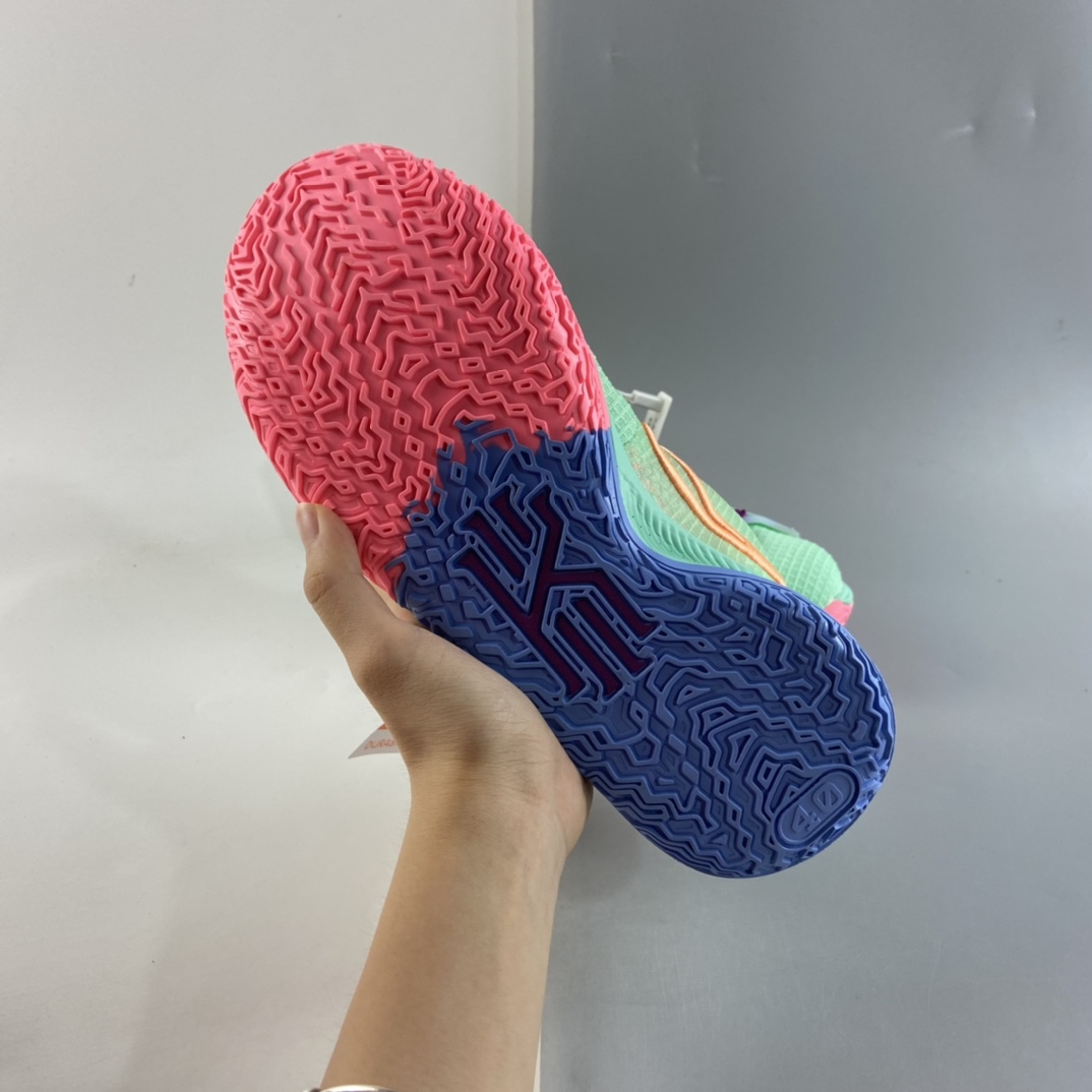 P220  NIKE Kyrie Low 4 EP 欧文4代低帮实战篮球鞋 CZ0105-300