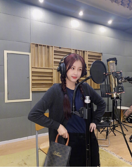 셀린느 모노그램 자수 하트 미니 토트백 상세 이미지 2