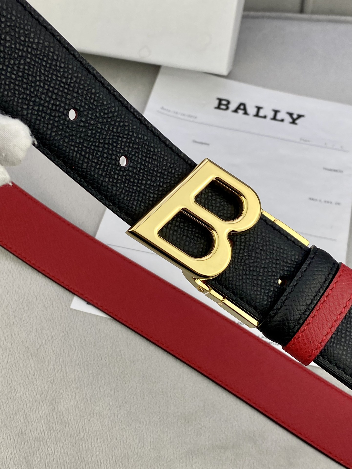 Stylish BALLY Calf Skin Gill Width 3.5 cm with Gold/Silver Buttons. - 图片 6