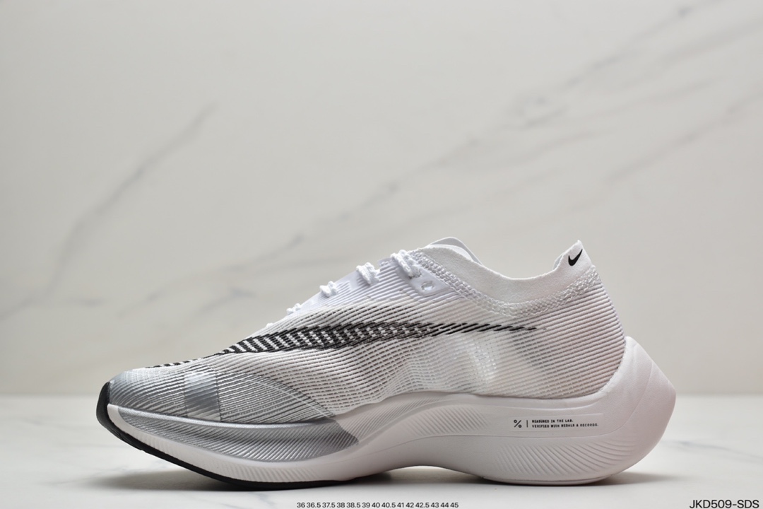 160 耐克Nike ZoomX Vaporfly Next% 马拉松跑步鞋鞋面使用了全新 DM9056-100