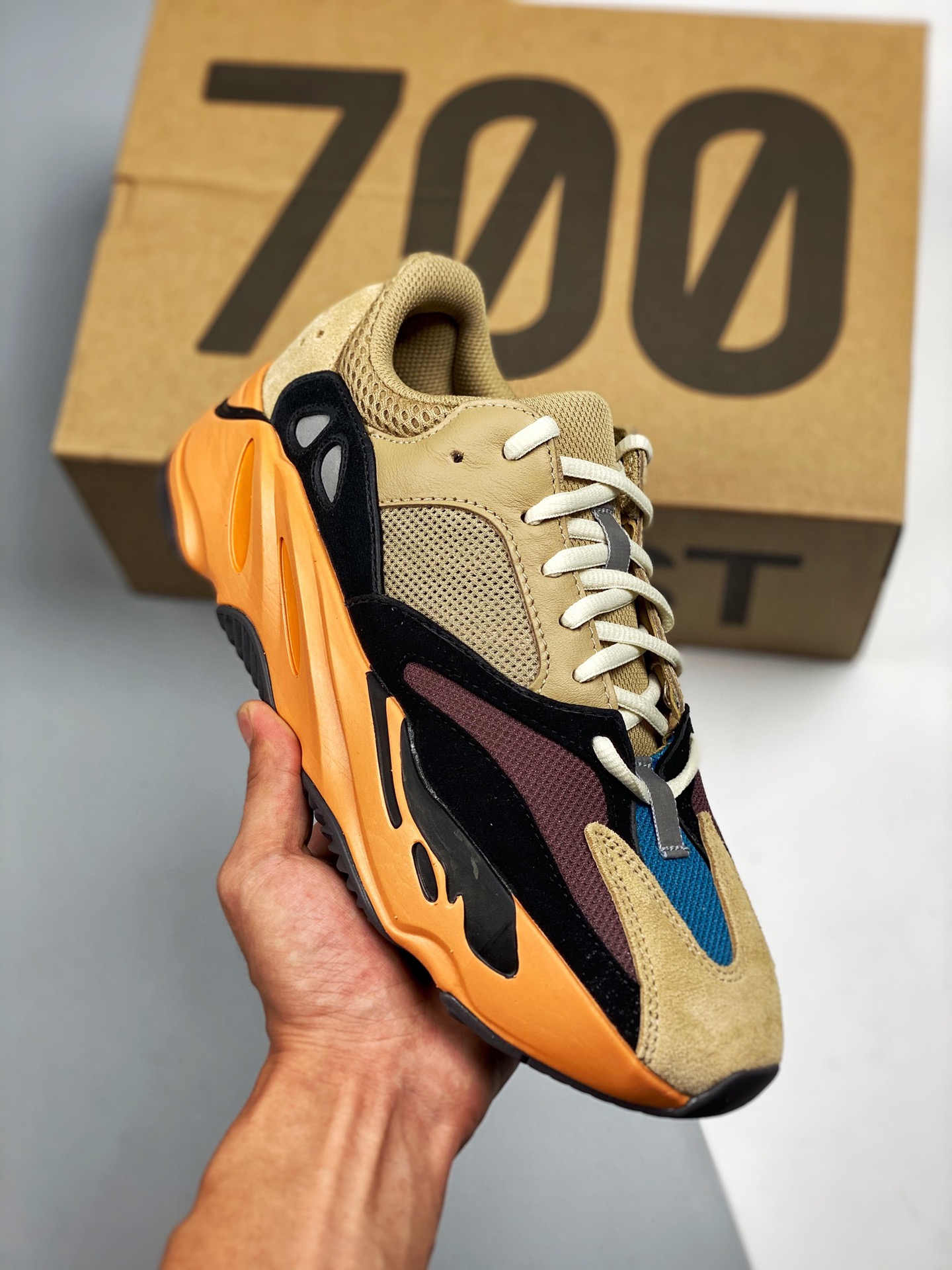 AD Yeezy Boost 700 "Enflame Amber" Color marrón amarillo. Línea de producción original pura. ¡Primera present…
