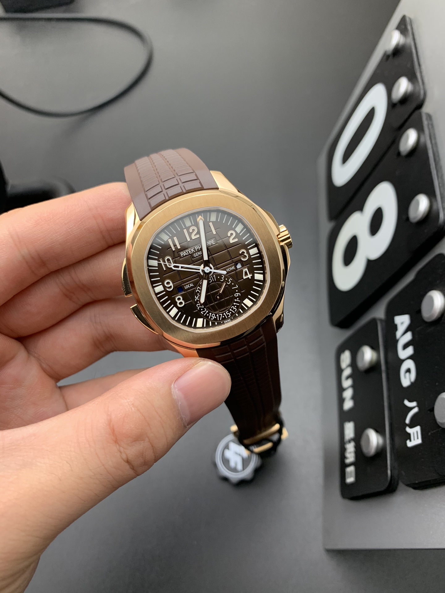 Patek Philippe 每一次选择都是一次超前的勇气ZF勇攀高峰 成功还原百达翡丽Aquanaut系列5164A-001腕表具现代感、国际感的两地时间复杂功能