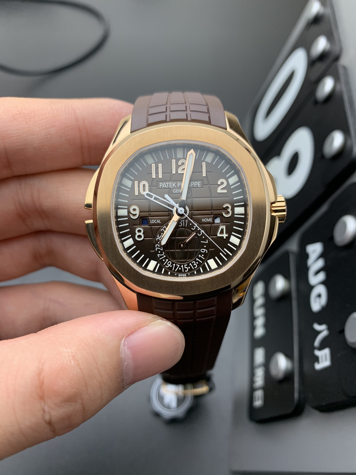 Patek Philippe 每一次选择都是一次超前的勇气ZF勇攀高峰 成功还原百达翡丽Aquanaut系列5164A-001腕表具现代感、国际感的两地时间复杂功能
