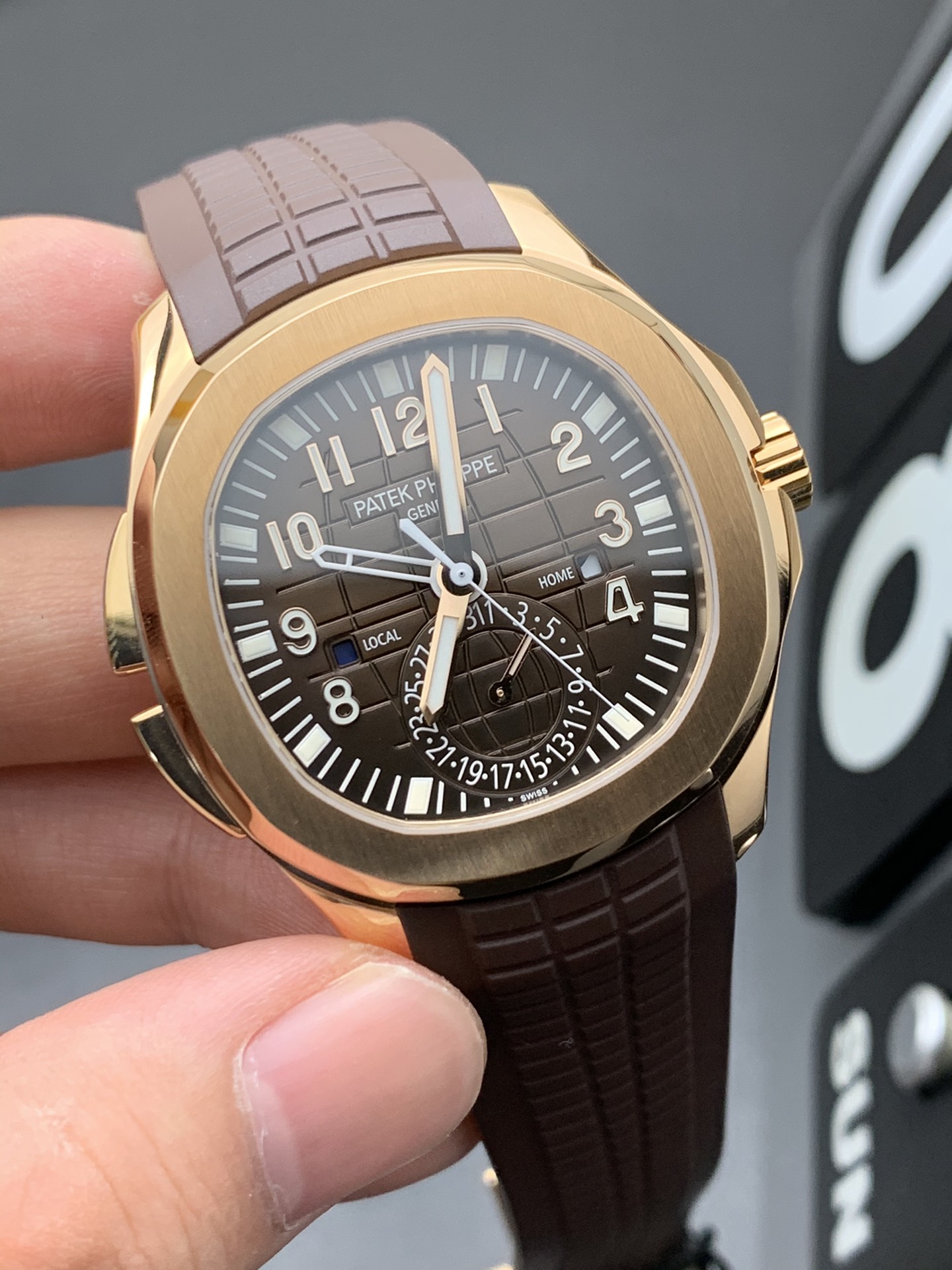 Patek Philippe 每一次选择都是一次超前的勇气ZF勇攀高峰 成功还原百达翡丽Aquanaut系列5164A-001腕表具现代感、国际感的两地时间复杂功能