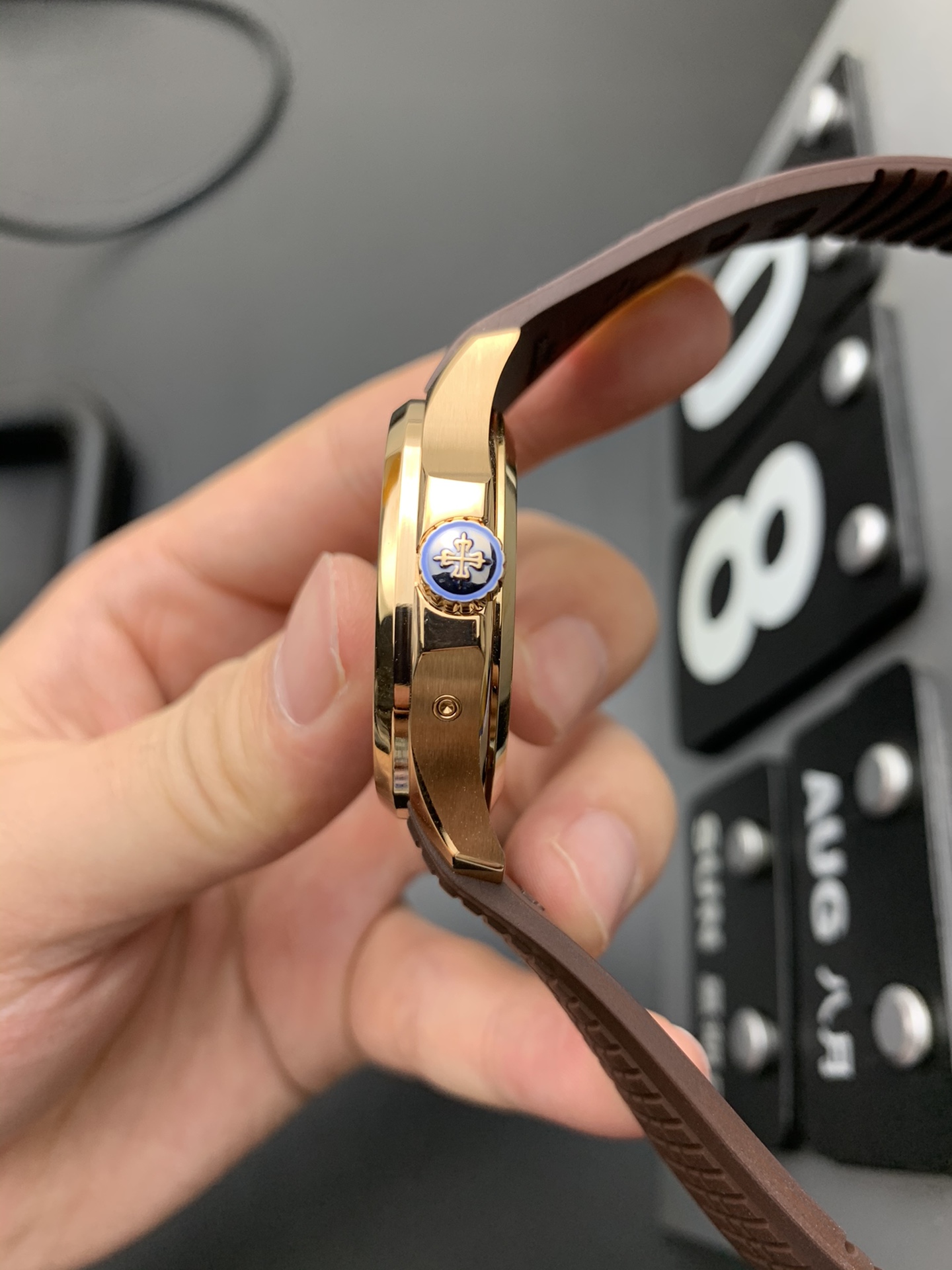 Patek Philippe 每一次选择都是一次超前的勇气ZF勇攀高峰 成功还原百达翡丽Aquanaut系列5164A-001腕表具现代感、国际感的两地时间复杂功能