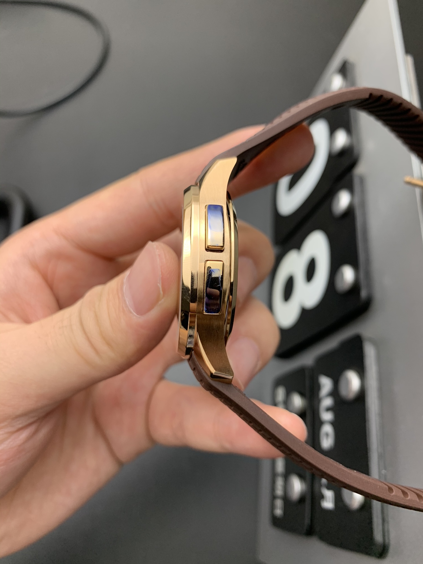 Patek Philippe 每一次选择都是一次超前的勇气ZF勇攀高峰 成功还原百达翡丽Aquanaut系列5164A-001腕表具现代感、国际感的两地时间复杂功能
