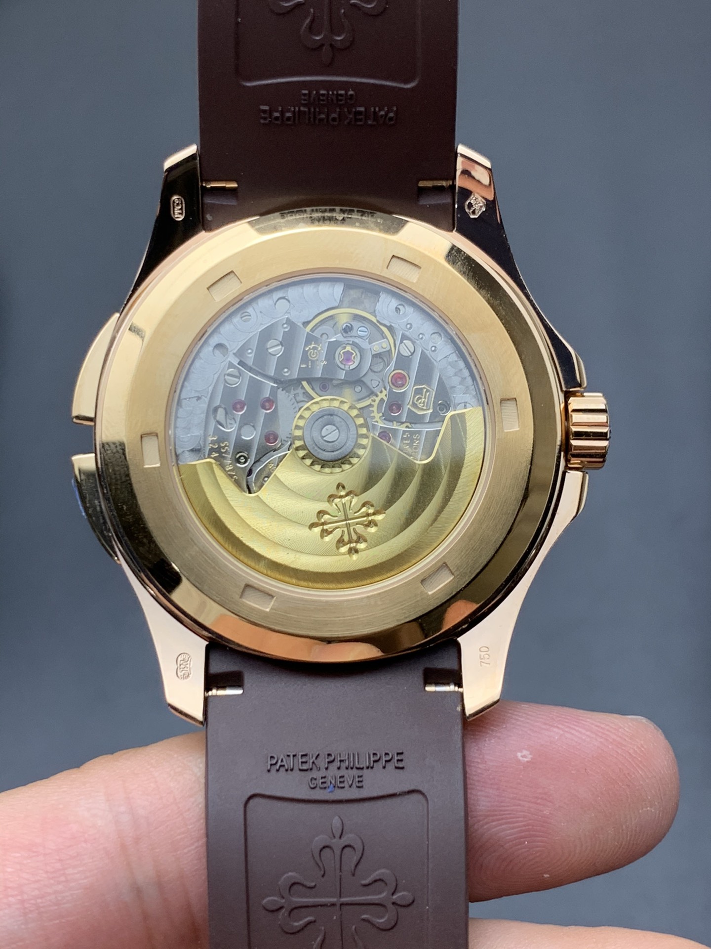 Patek Philippe 每一次选择都是一次超前的勇气ZF勇攀高峰 成功还原百达翡丽Aquanaut系列5164A-001腕表具现代感、国际感的两地时间复杂功能