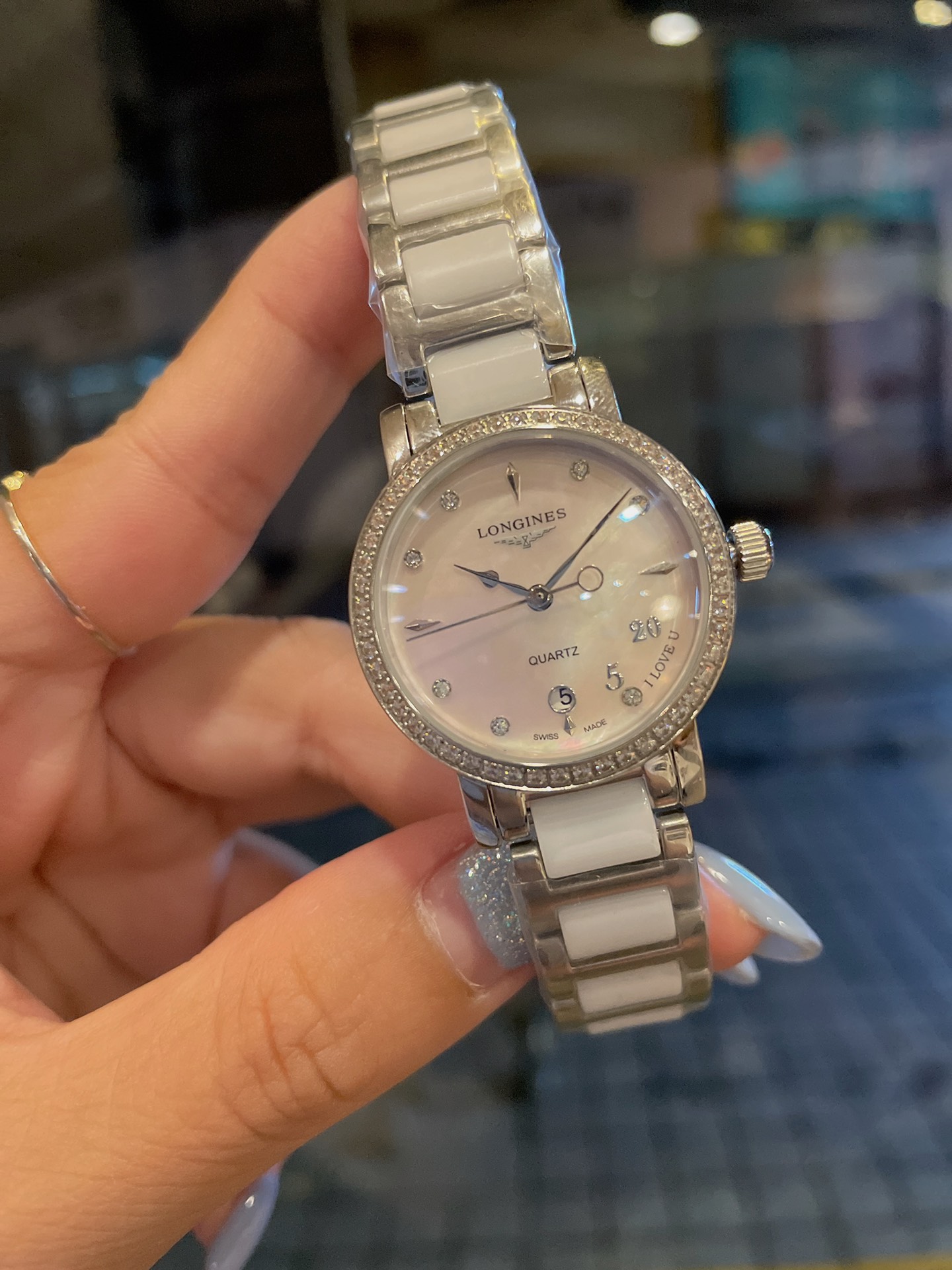 K5  余生漫漫皆是你七夕礼 品牌:浪琴 Longines  类型:女士专属定制款 机芯:日本进口石英机芯 表带:采用316精钢表带 玻璃:供形蓝光玻璃尺寸:女装30mm