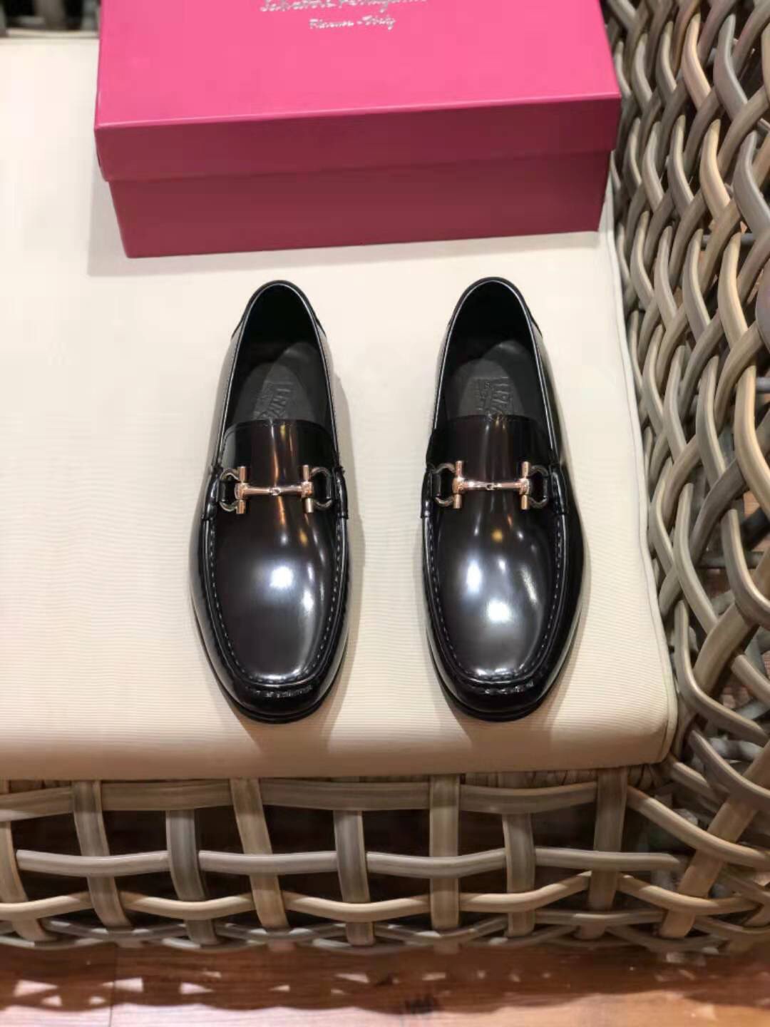 Salvatore Ferragamo Men's Leather Loafers - Business Casual Shoes 2 i1628422816 4059 0