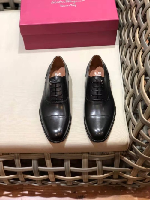 Elegantes Zapatos de Vestir Ferragamo para Hombre en Cuero Genuino 1 Elegantes Zapatos de Vestir Ferragamo para Hombre en Cuero Genuino