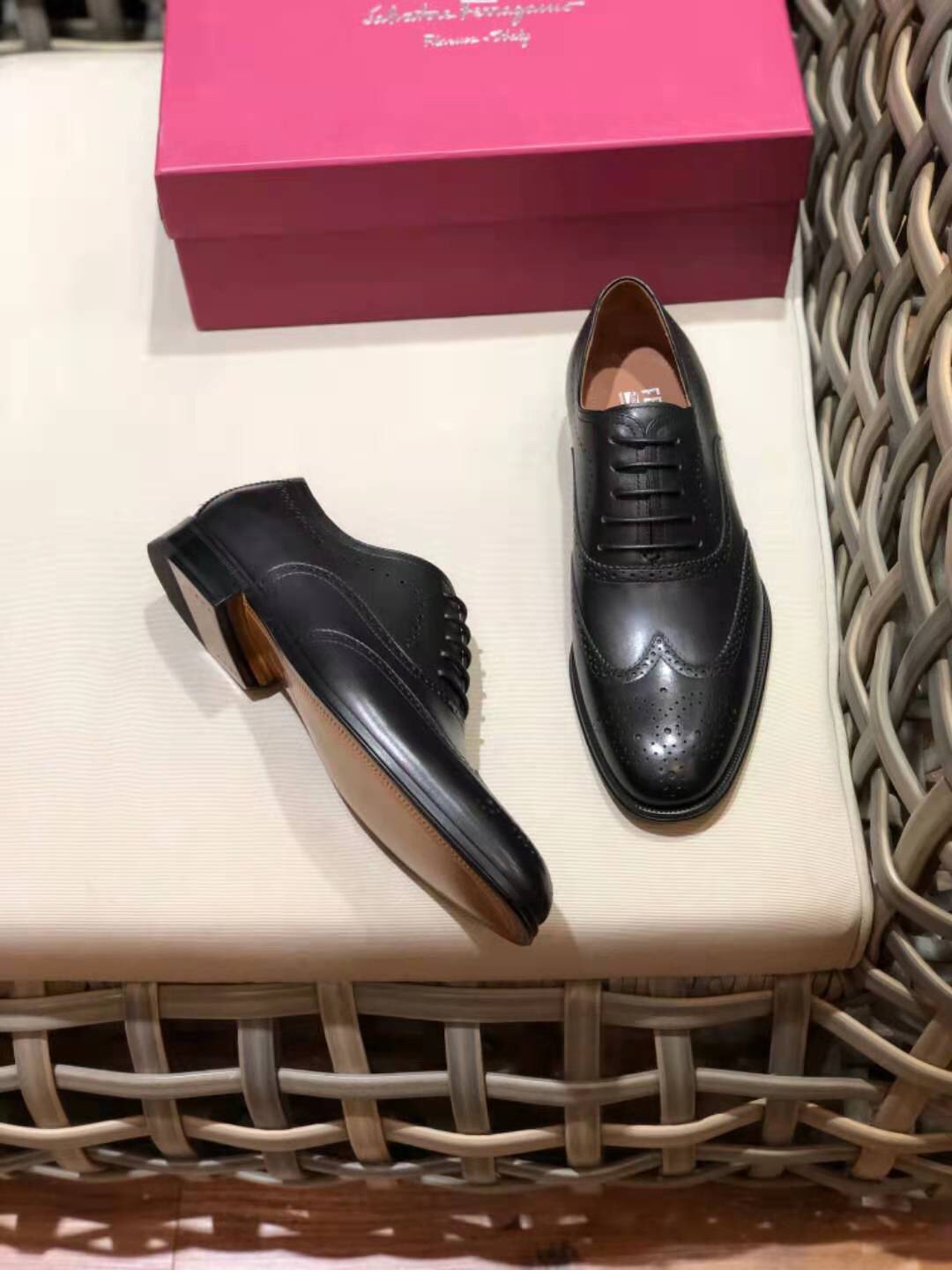 Salvatore Ferragamo Men's Black Leather Wingtip Oxford Dress Shoes 4 i1628422906 2858 2