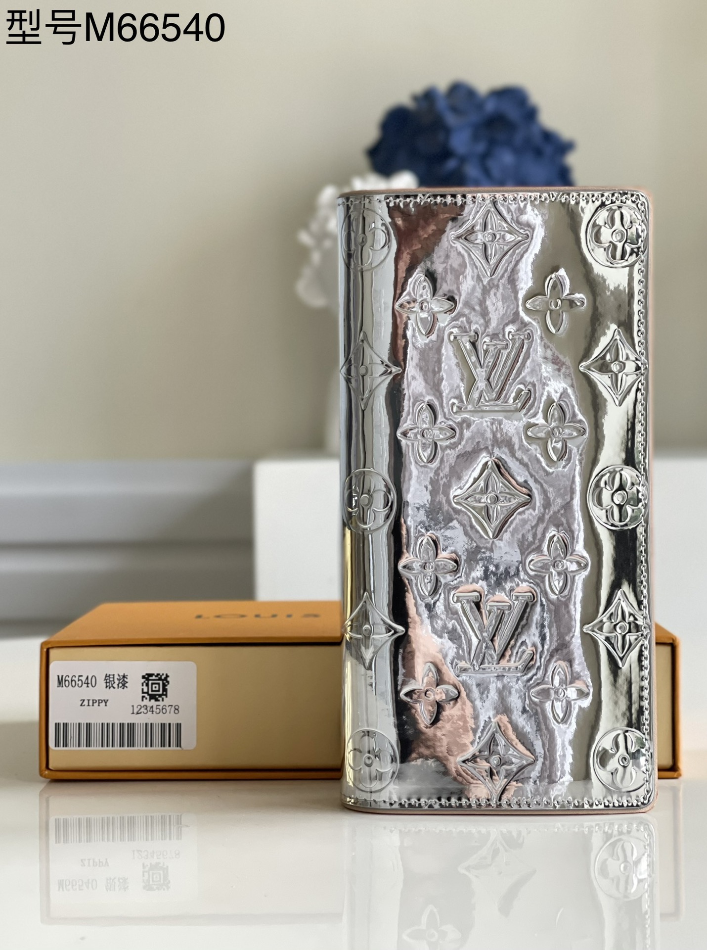 NO:397502,[Exclusive real-life M66540 silver] This mirrored Brazza wallet is from -22 Autumn and Winter LV Mirror Mirror capsule series. Monogram Mirror canvas reflecting light and shadow are paired with wrapper zippers, with card slots and compartments for storing coins and notes. Dimensions 10 x 19 x 2 cm z.,LV [original leather],louis vuitton,wallets19860909【独家实拍M66540银】本款 镜面Brazza钱包出自 -22 秋冬 LV Mirror Mirror 胶囊系列.反射光影的 Monogram Mirror 帆布搭配环绕式拉链,内设卡位和收纳硬币及票据的隔层.尺寸10 x 19 x 2 厘米 z.,LV【原厂皮】,louis vuitton,wallets,Bag