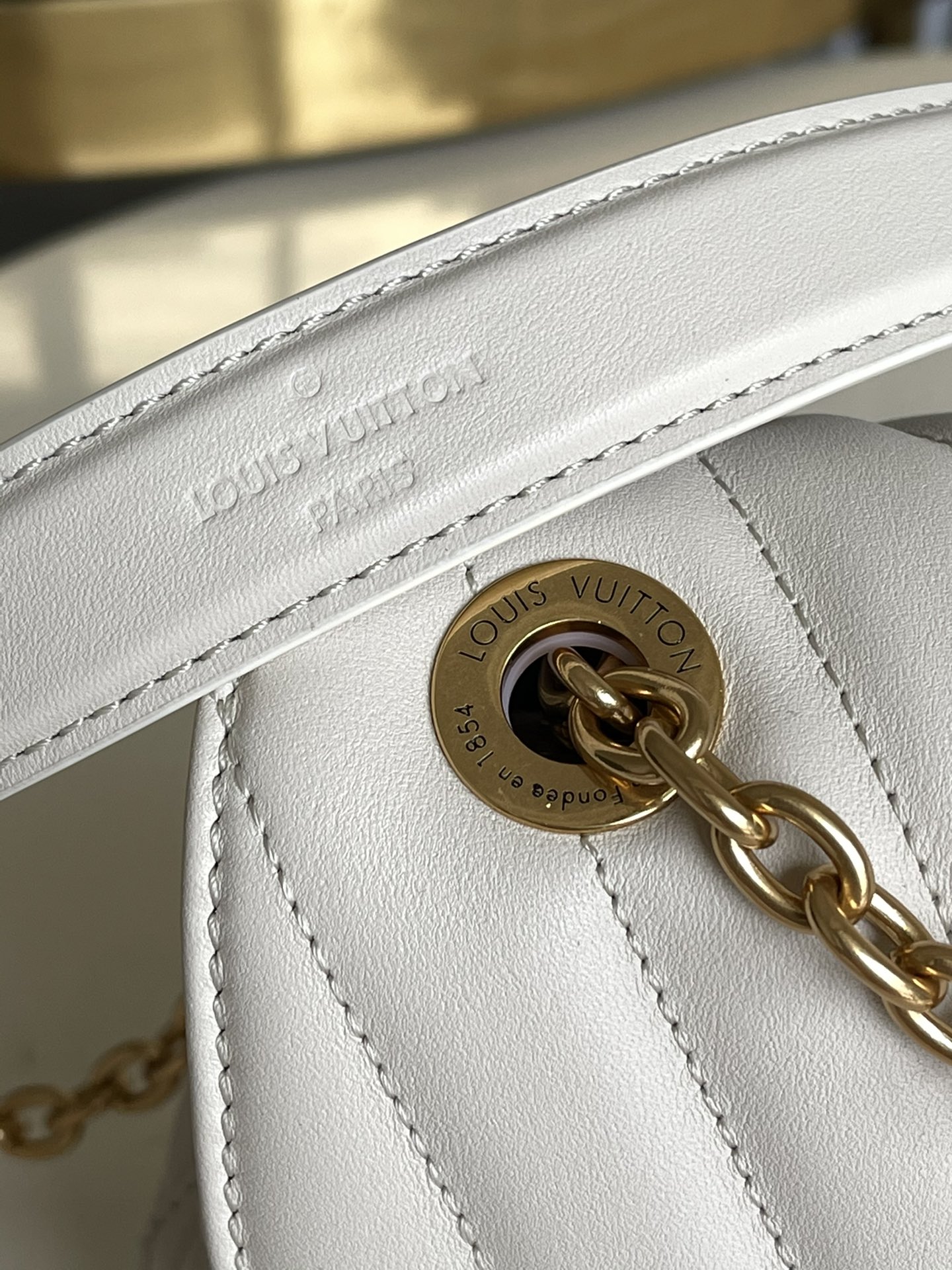 LV New Wave Chain Bag M58549白色