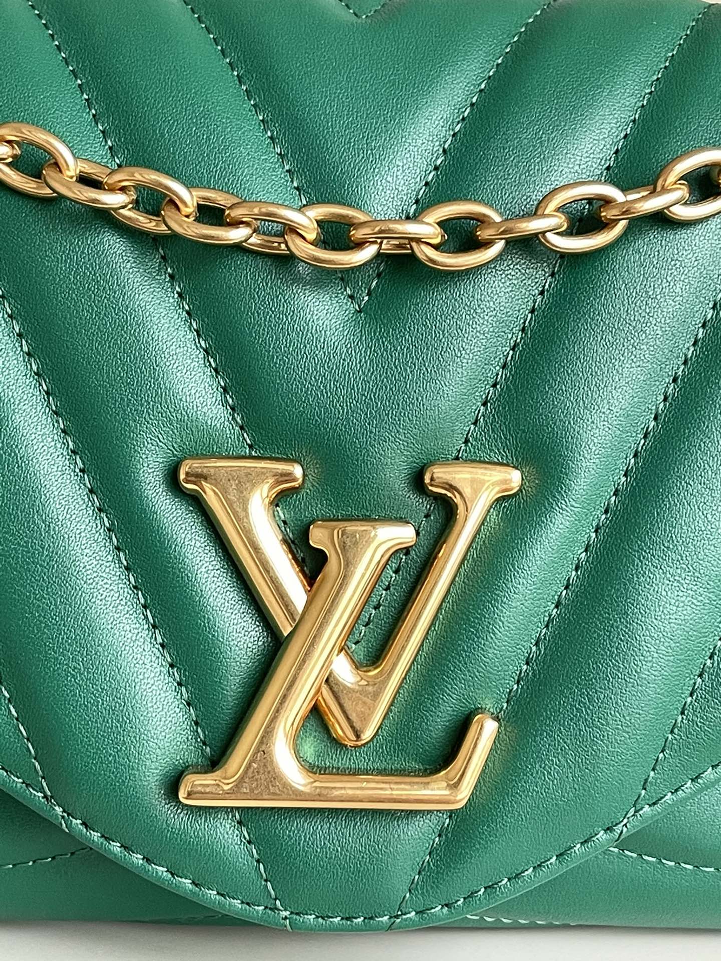 Louis Vuitton New Wave Chain Bag M58664 Emerald Green - Luxuryeasy