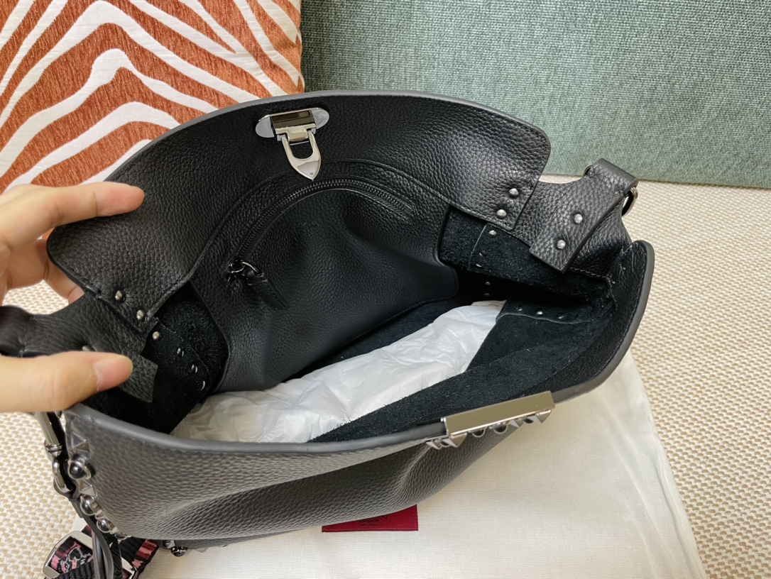  Valentino华伦天奴荔枝纹牛皮斜挎包50031L