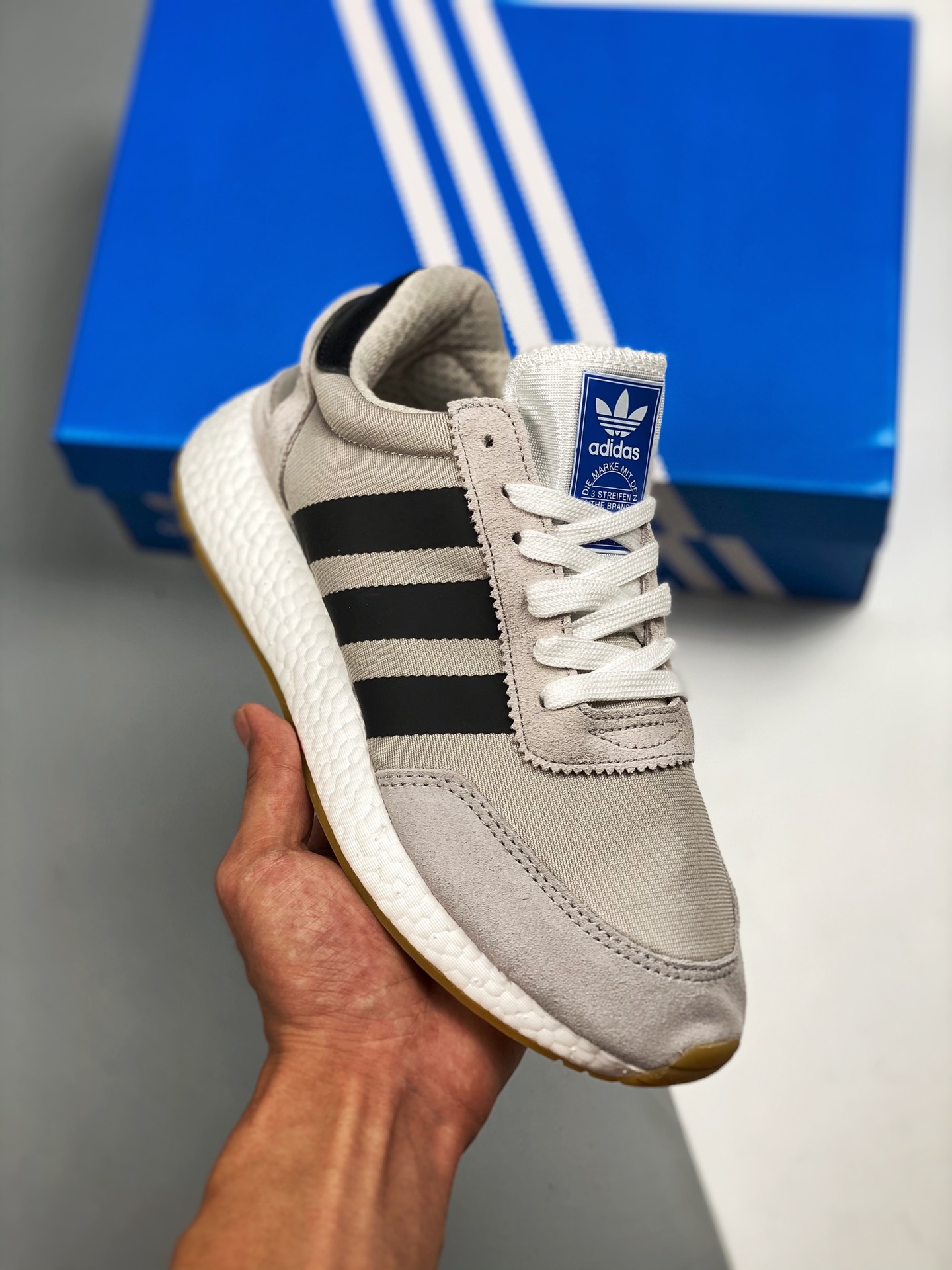 AD Iniki Runner Boost Pride zapatillas de running, blanco y gris, auténtico Boost de Dongguan, suela de goma cruda, caj…