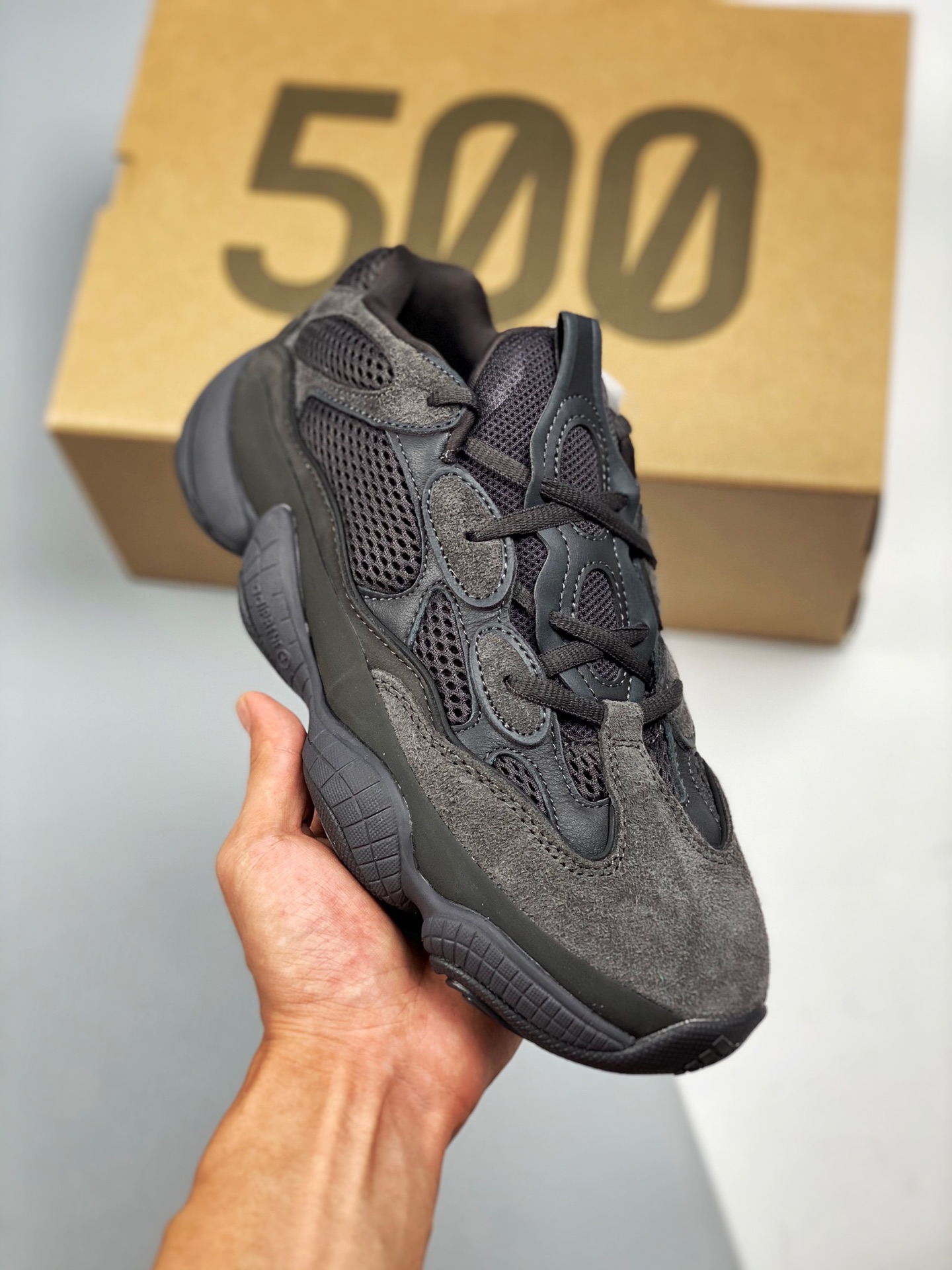 纯原版本 全新批次出货！ Adidas Yeezy500 Utility Black 纯黑配色 F36640 定义顶级制作工艺 仅看齐发售原鞋 #AD万邦原厂翻毛、甩纹牛皮 #内置adiPRENE+减震科技 #全鞋包括…