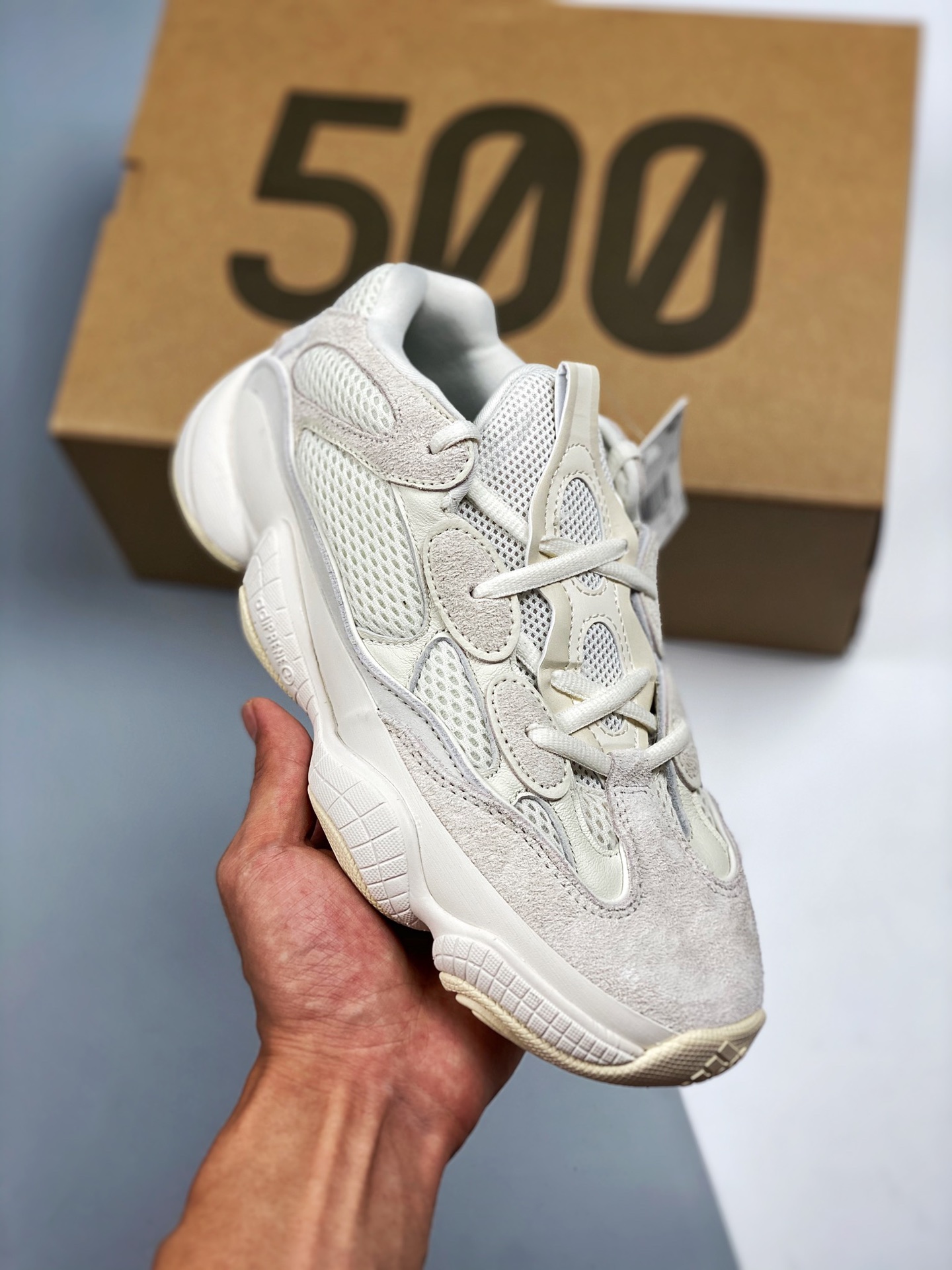 纯原版本 全新批次出货 Adidas Yeezy500 “Bone White” 骨白 货号：FV3573 定义顶级制作工艺 仅看齐发售原鞋 #AD万邦原厂翻毛、甩纹牛皮 #内置adiPRENE+减震科技 #全鞋包括内…
