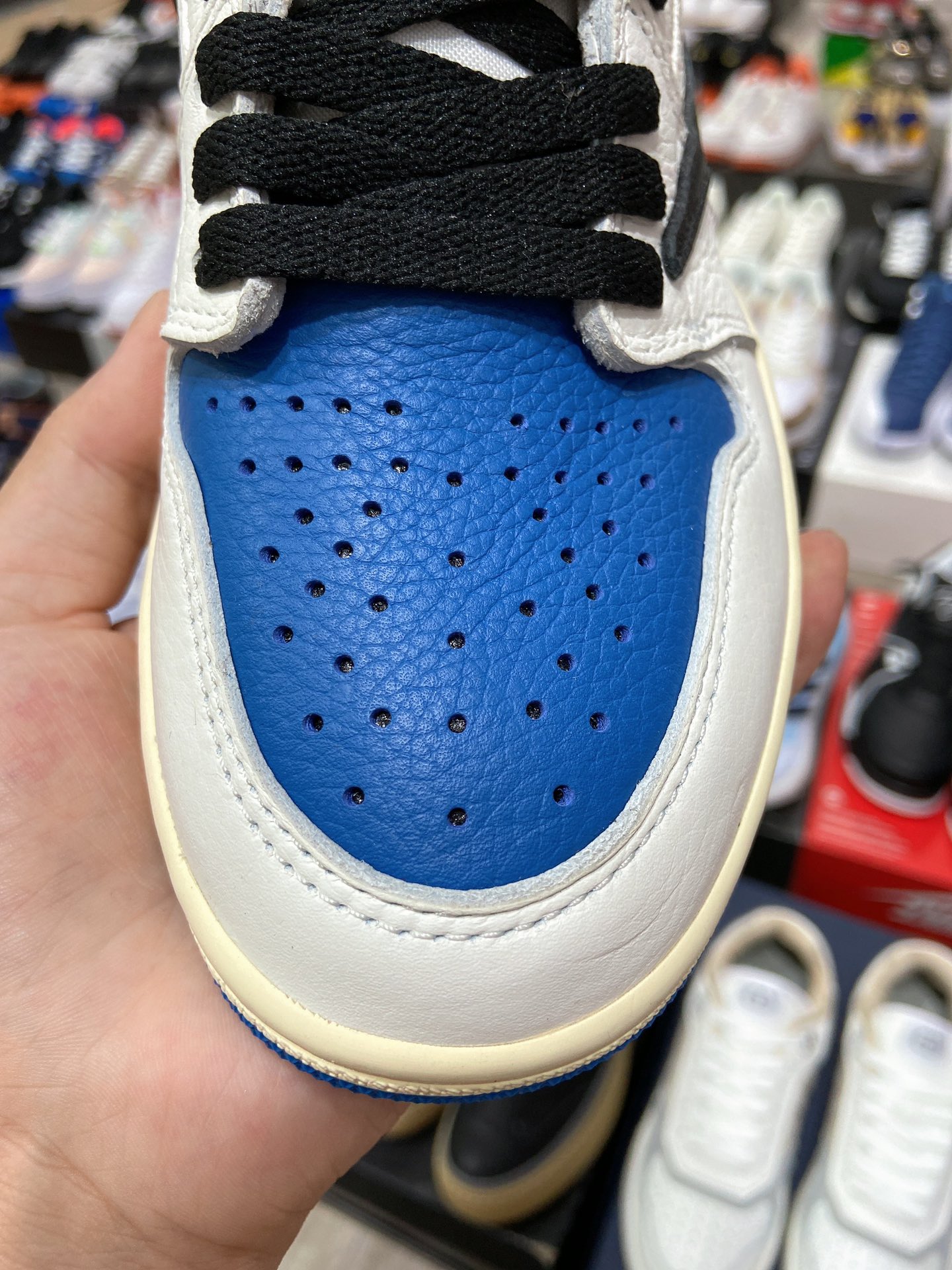 480 Travis Scott x Fragment x Air Jordan 1 High“Military Blue”闪电倒钩 DH3227-105-莆田鞋,莆田鞋货源,高仿鞋,高仿鞋货源,安福档口,莆田高仿鞋,莆田鞋批发,高仿鞋批发,莆田高仿运动鞋,高仿运动鞋,莆田运动鞋 480 Travis Scott x Fragment x Air Jordan 1 High“Military Blue”闪电倒钩 DH3227-105