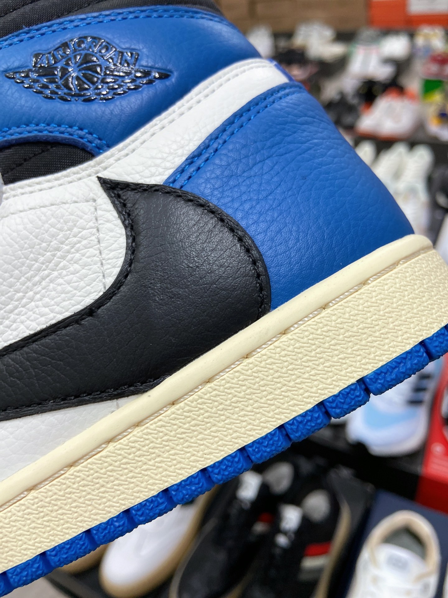 480 Travis Scott x Fragment x Air Jordan 1 High“Military Blue”闪电倒钩 DH3227-105-莆田鞋,莆田鞋货源,高仿鞋,高仿鞋货源,安福档口,莆田高仿鞋,莆田鞋批发,高仿鞋批发,莆田高仿运动鞋,高仿运动鞋,莆田运动鞋 480 Travis Scott x Fragment x Air Jordan 1 High“Military Blue”闪电倒钩 DH3227-105