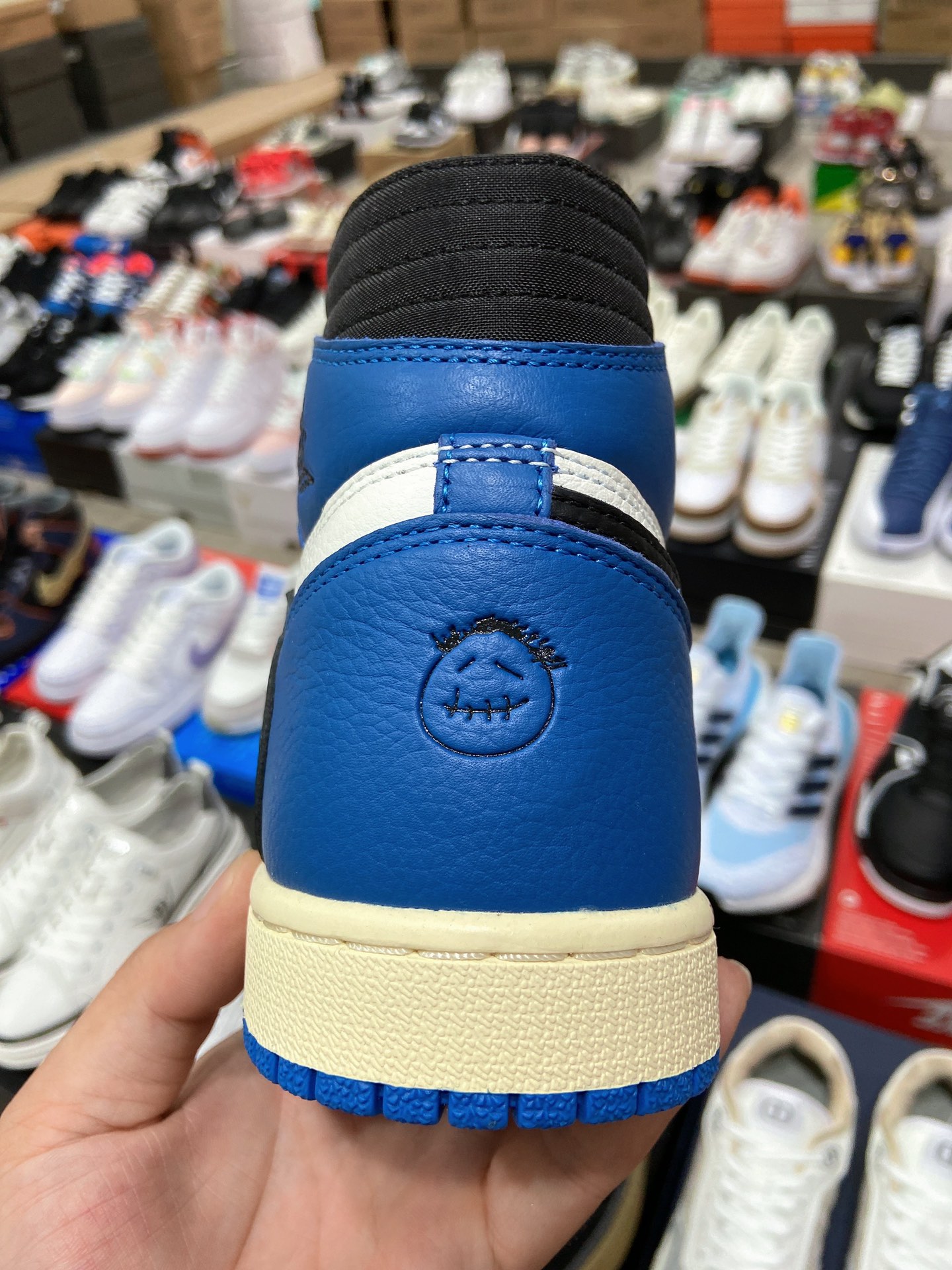480 Travis Scott x Fragment x Air Jordan 1 High“Military Blue”闪电倒钩 DH3227-105-莆田鞋,莆田鞋货源,高仿鞋,高仿鞋货源,安福档口,莆田高仿鞋,莆田鞋批发,高仿鞋批发,莆田高仿运动鞋,高仿运动鞋,莆田运动鞋 480 Travis Scott x Fragment x Air Jordan 1 High“Military Blue”闪电倒钩 DH3227-105