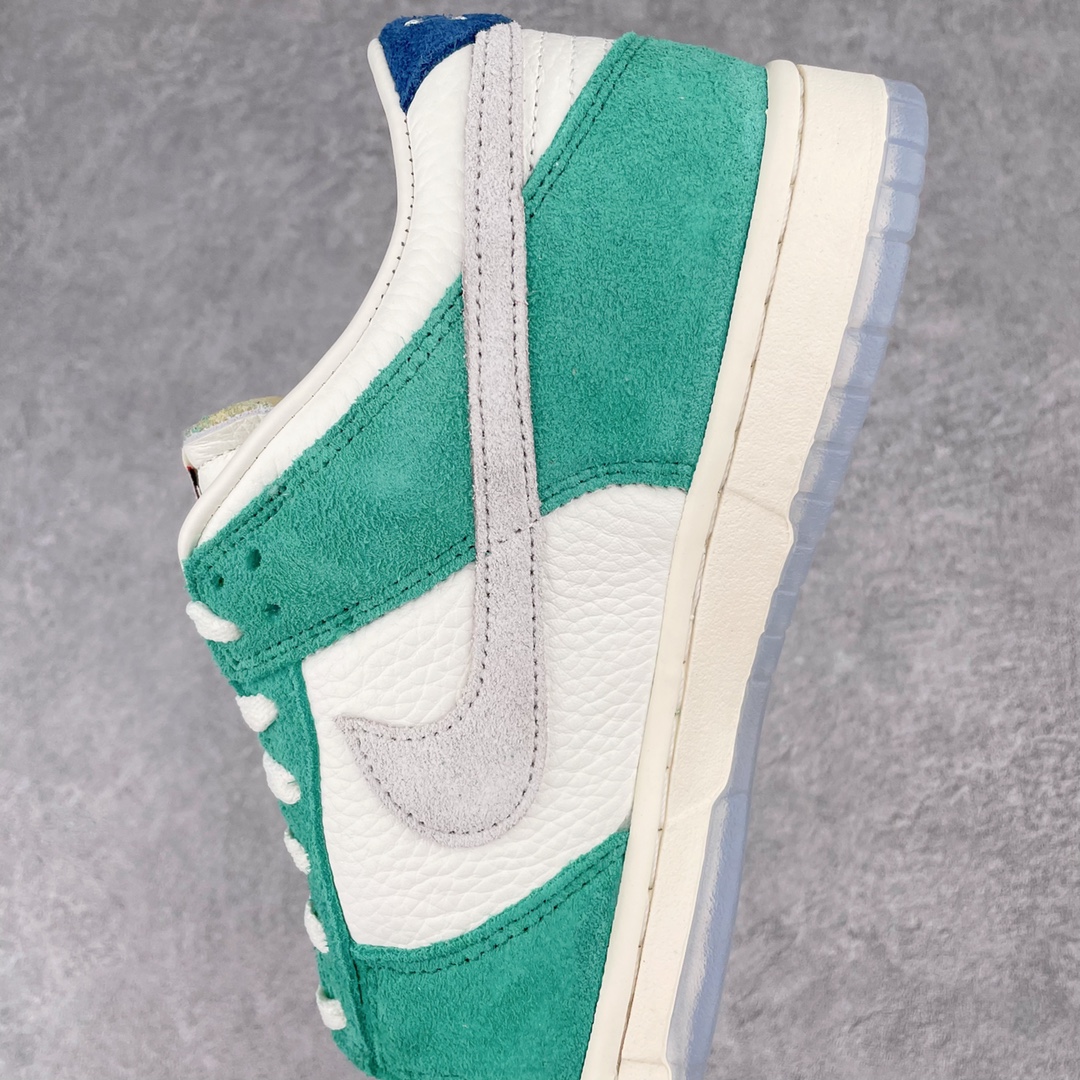 图片[7]-零售💰180 ＃G版福利特价‼Kasina x NK SB Dunk Low 韩国限定 涡轮绿 CZ6501-101 毫无疑问市场中端王者 口碑大厂出品 品控大底版型不断改良更新 全套原纸板楦头开发 确保原汁原味 完美呈现DUNK版型 一比一鞋头弧度高度鞋身弧度 此版本只针对中端市场 皮料材质有所更替 其他数据细节工艺流程均保持一致 绝不口嗨 细节品控鞋型随意对比 独家私模官方第六代原厂航空铝磨具打磨大底 鞋头坡度极致还原 无解鞋型 原盒原配 圈内天花板工艺 原厂玻璃冲刀 超高清洁度 全鞋零毛边皮料切割 原厂中底布点胶 中底布拉帮走线遵循公司 SIZE：35.5 36 36.5 37.5 38 38.5 39 40 40.5 41 42 42.5 43 44 44.5 45 46 47.5 编码：by1936080-运动鞋