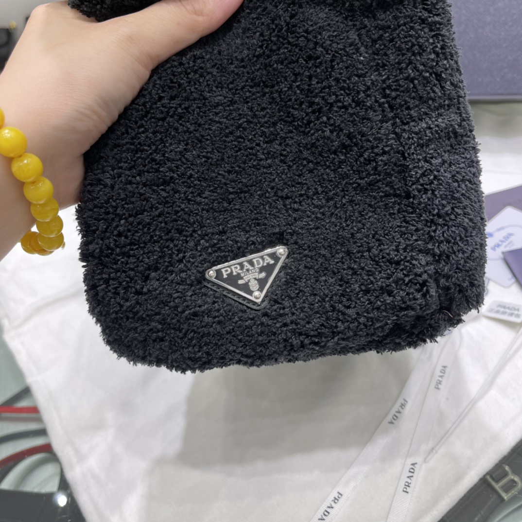 Prada 毛绒绒新款购物袋®