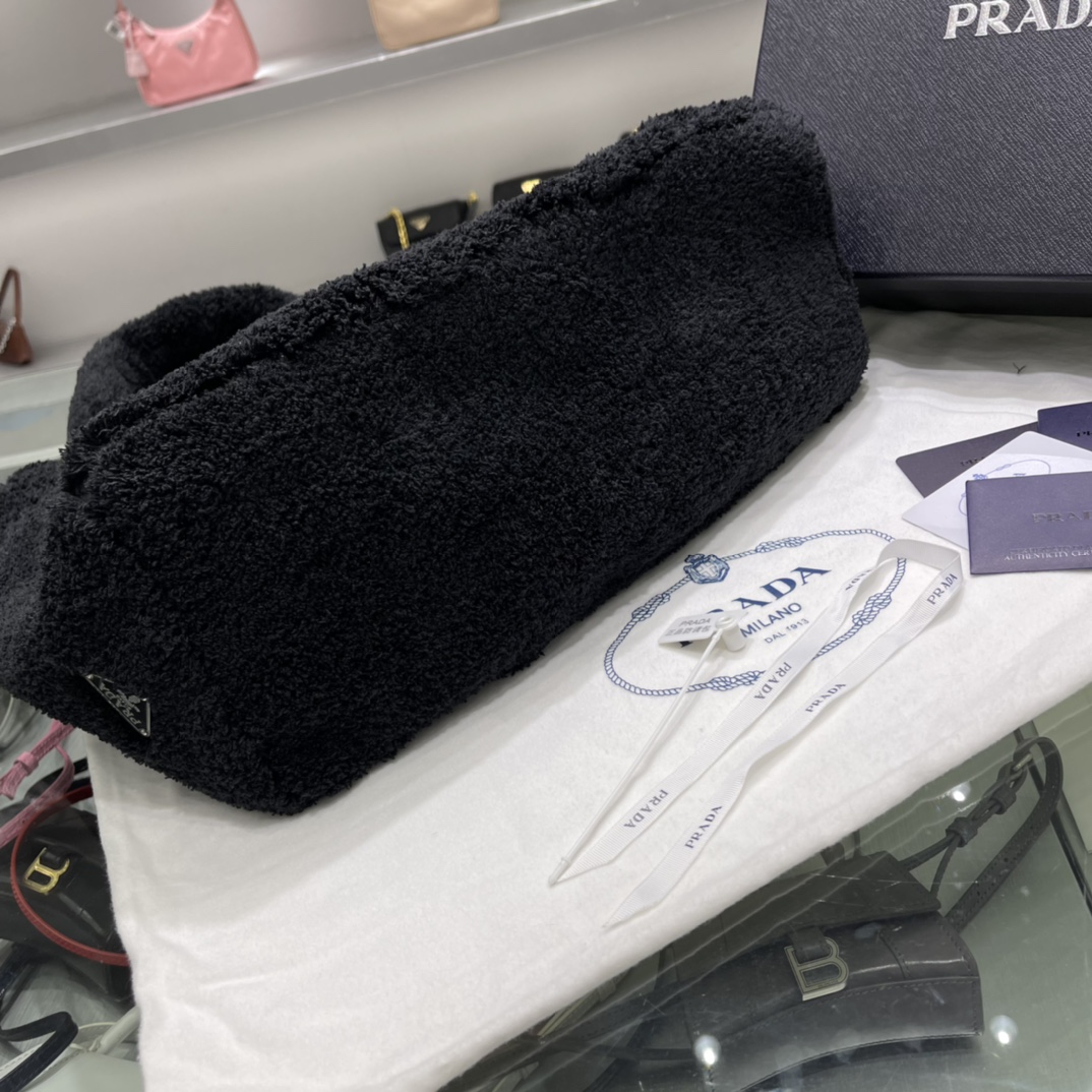 Prada 毛绒绒新款购物袋®
