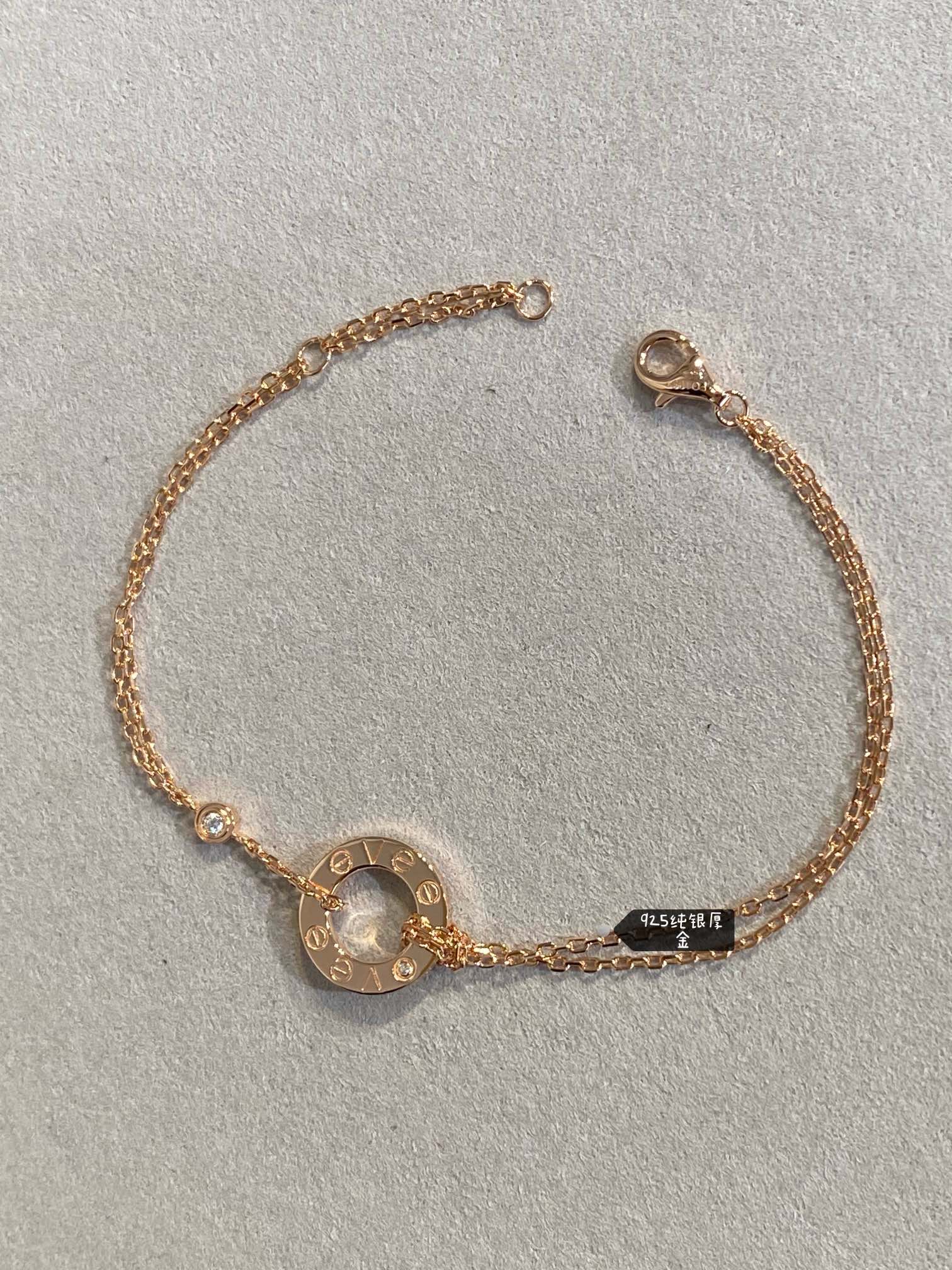 NO:633209,New model, Kajia's classic love series, a double-layered cookie bracelet, one side is smooth with screws, and the other side is diamonds and English letters, which is a classic design of the love series. Necklaces are also available, and there are many models in the love series, all using CNC hand-set thick gold technology. Needless to say the technology. Material V2 specifications 16-18cm; unit price, necklace, bracelet, Cardia high-end jewelry19860909新款,卡家经典love系列,双层小饼手链,一面光面带螺丝钉,一面是钻石和英文字母,是love系列经典设计.项链也有出,love系列出了很多款,都是采用cnc手镶厚金工艺,技术无需多言 材质V2 规格16-18cm； 单价,,necklace,bracelet,卡迪亚高端饰品,Jewelry