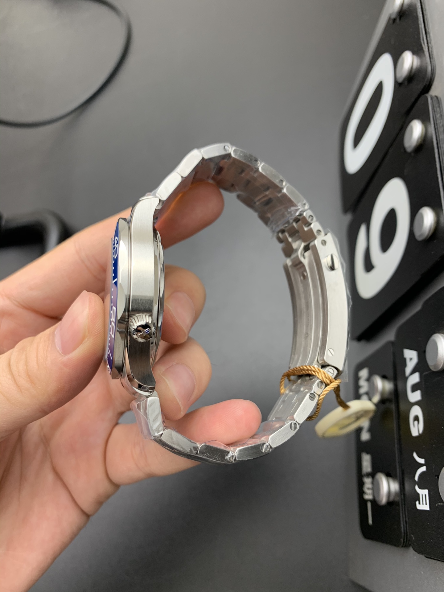 Omega 蓝灰海马300