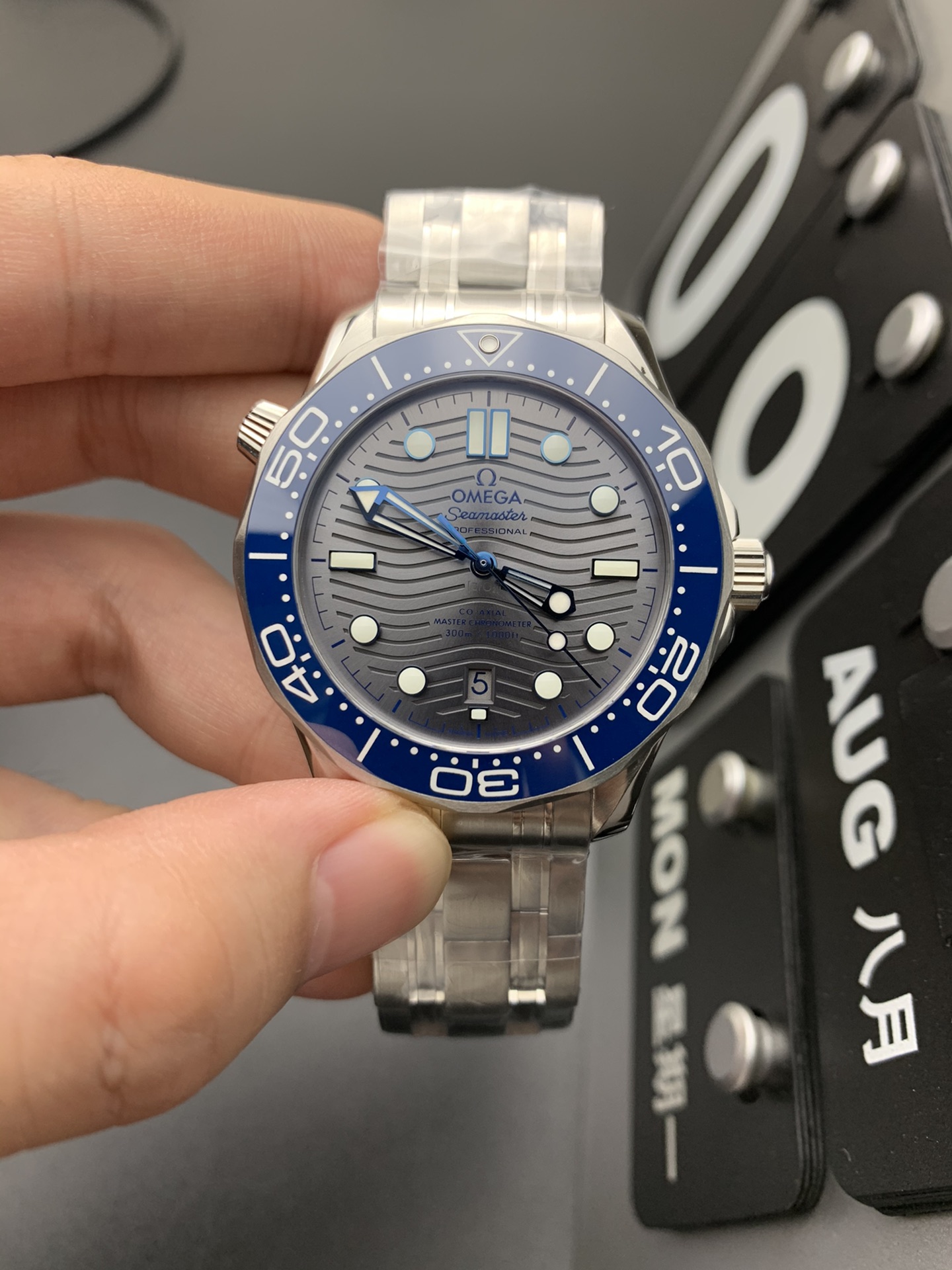 Omega 蓝灰海马300